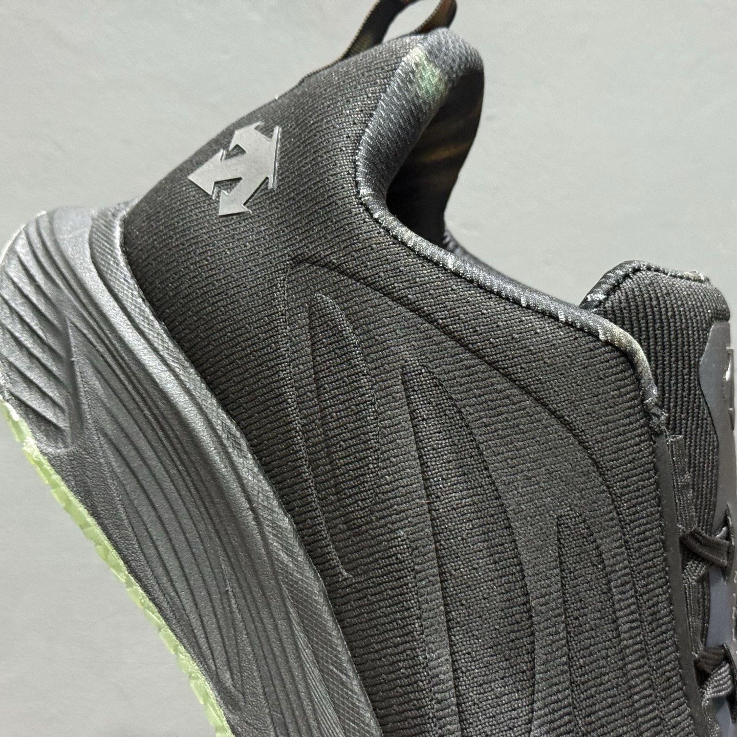 迪桑特DESCENTE RUNNING DFLUID流体鞋缓震BOA TPU防水支撑回弹跑步鞋