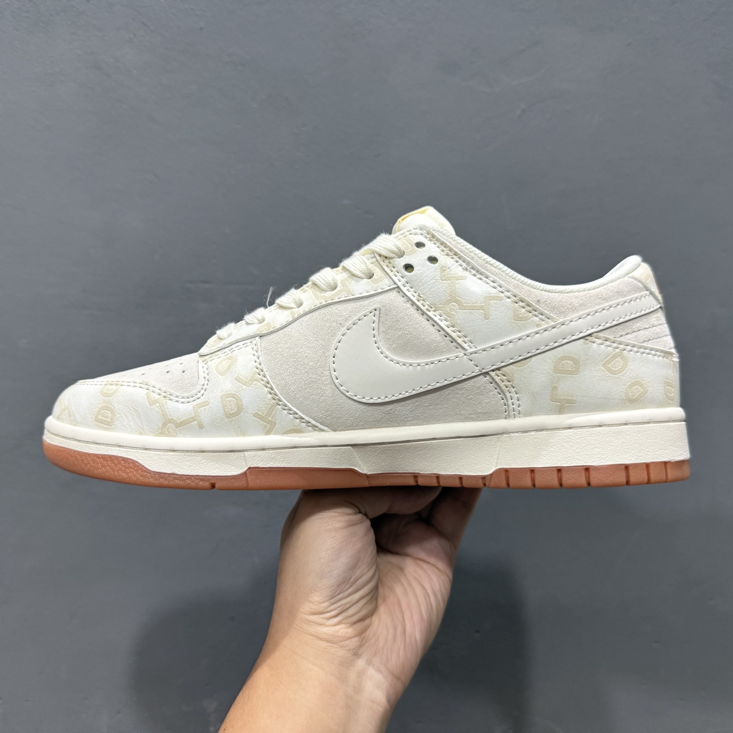 Nike SB Dunk Low“芬迪联名——刺绣白勾” 周年高端定制 低帮休闲板鞋 DM6868-039