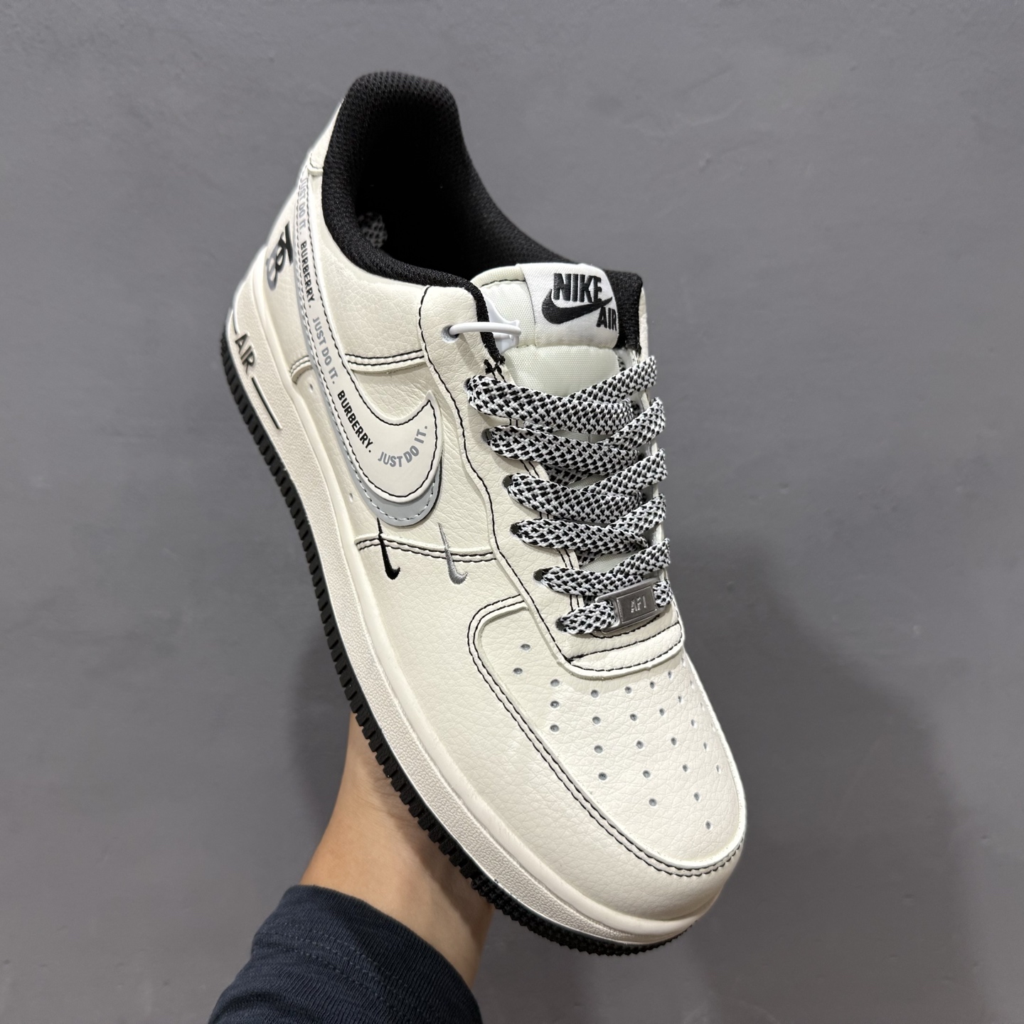 Burberry x NIke Air Force 1 米黑灰电绣 JP8028-062