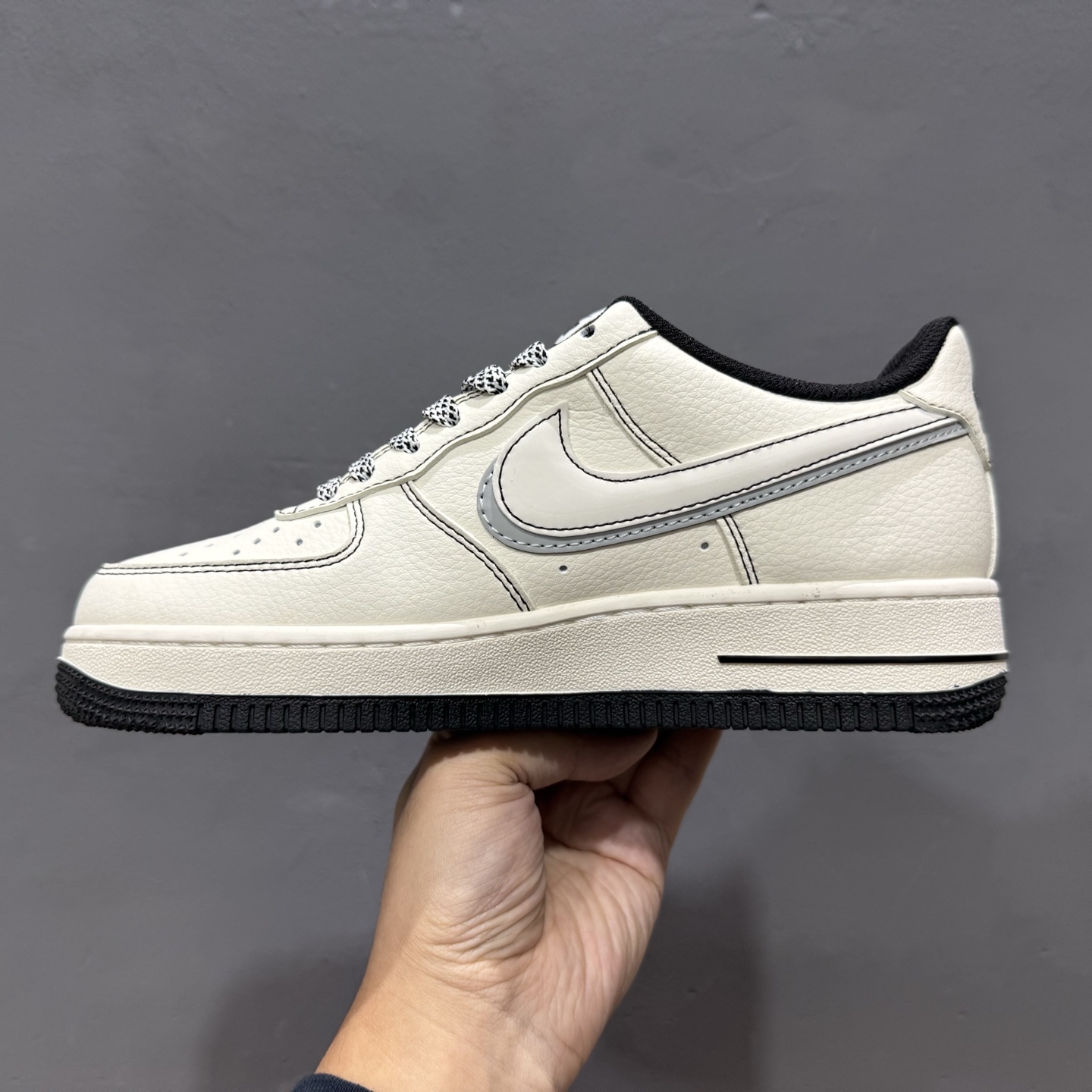 Burberry x NIke Air Force 1 米黑灰电绣 JP8028-062