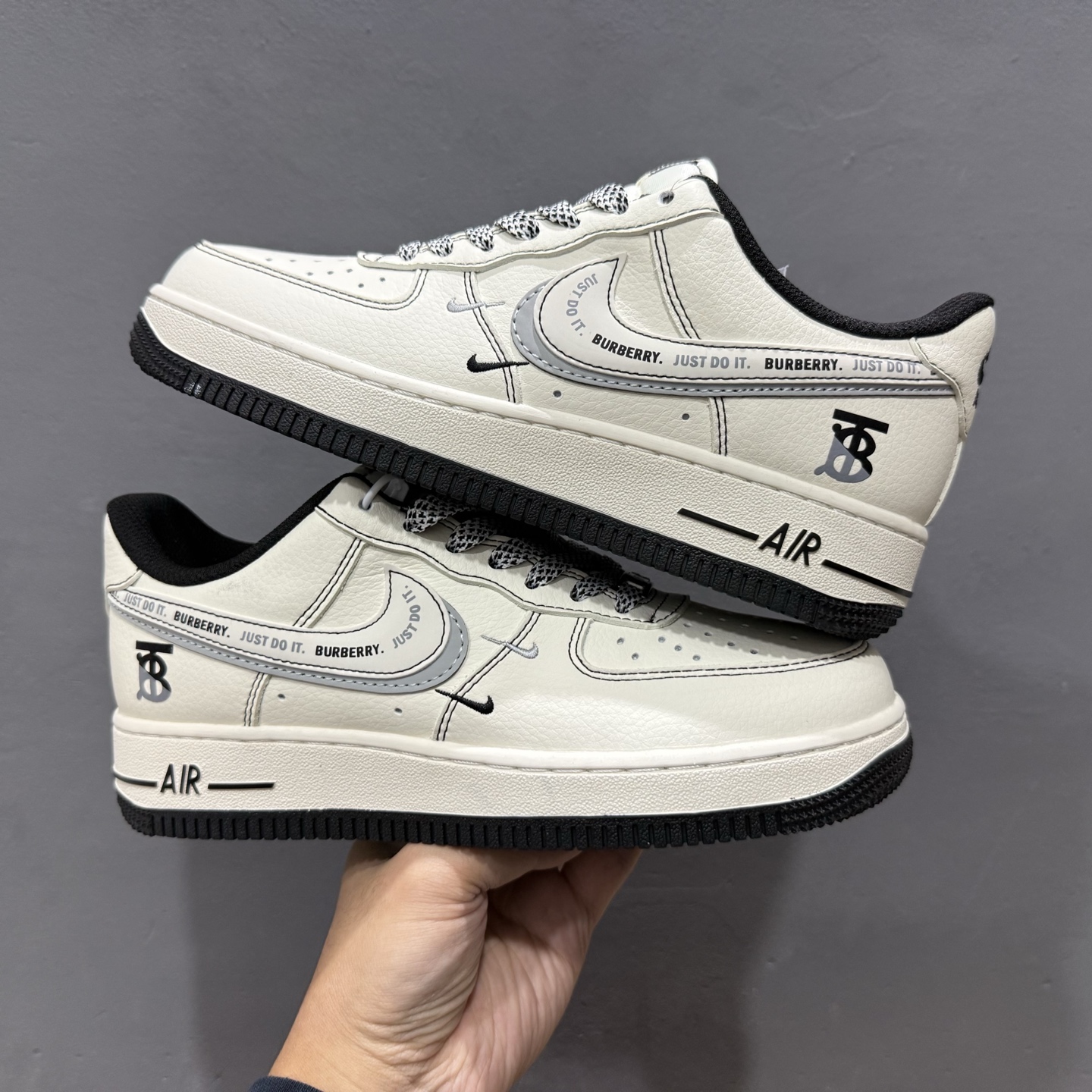 Burberry x NIke Air Force 1 米黑灰电绣 JP8028-062