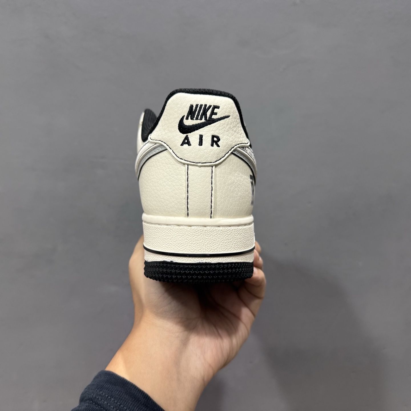 Burberry x NIke Air Force 1 米黑灰电绣 JP8028-062