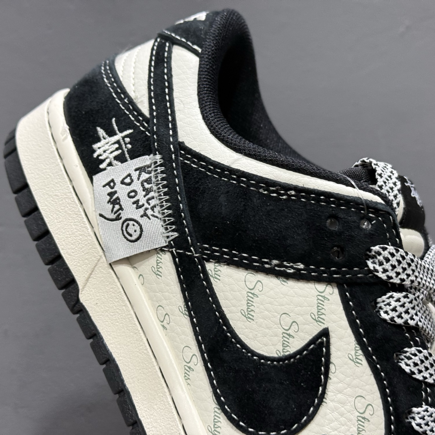 独家实拍Nk SB Dunk Low 斯图西三方联名-贴布黑勾 周年高端定制 低帮休闲板鞋 YX5066-222