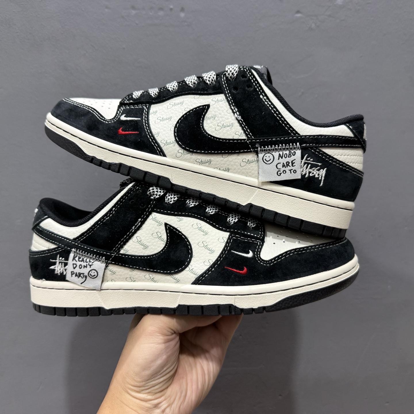 独家实拍Nk SB Dunk Low 斯图西三方联名-贴布黑勾 周年高端定制 低帮休闲板鞋 YX5066-222