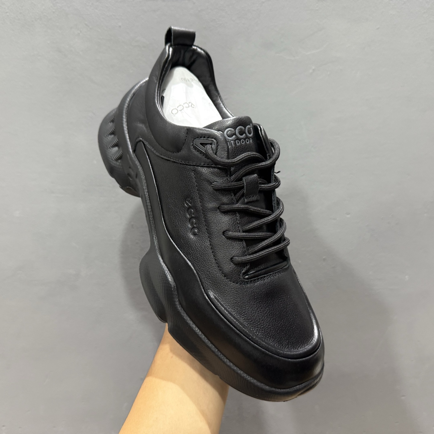 ECCO爱步运动鞋男鞋 秋冬真皮休闲防滑跑步鞋 健步BIOM系列黑武士