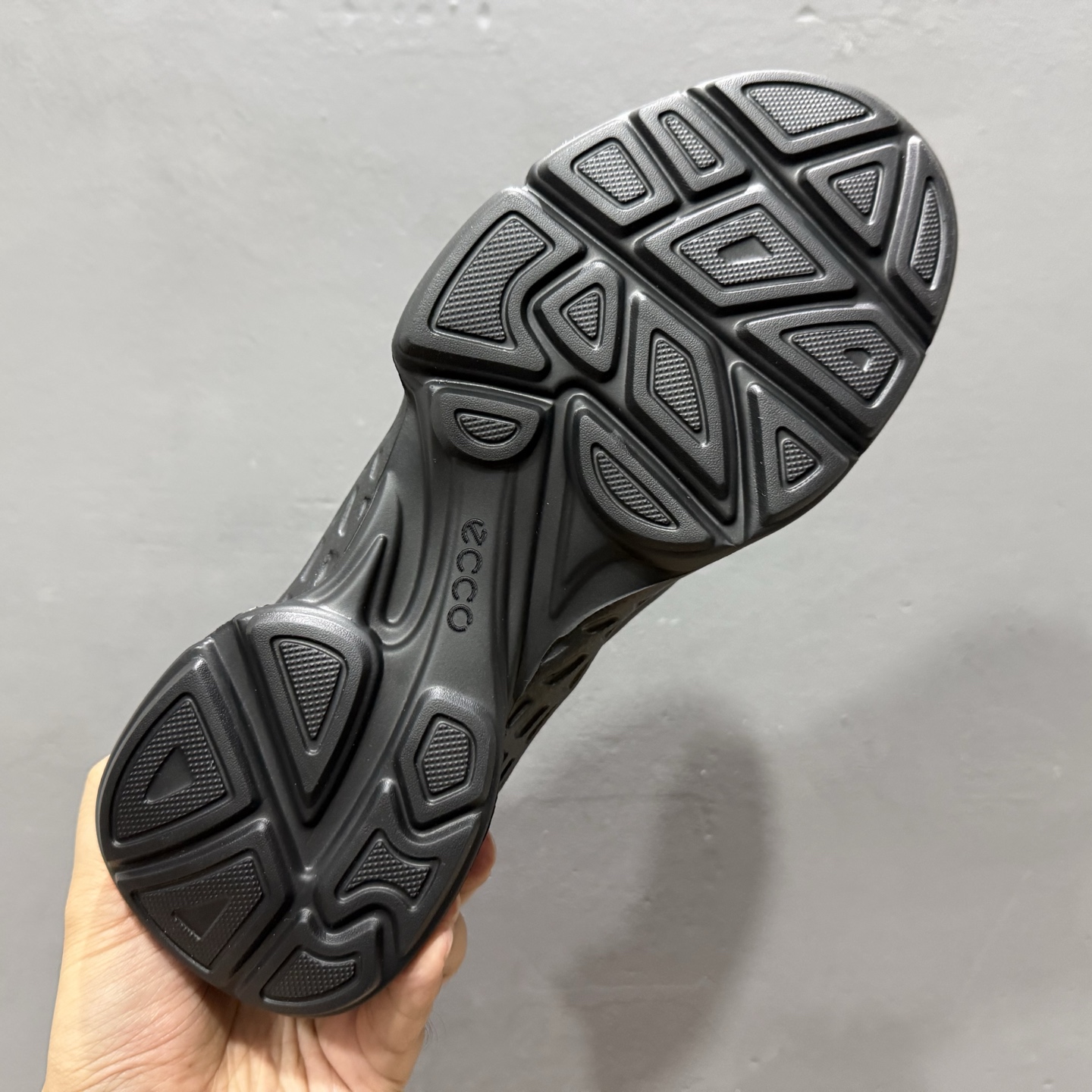 ECCO爱步运动鞋男鞋 秋冬真皮休闲防滑跑步鞋 健步BIOM系列黑武士