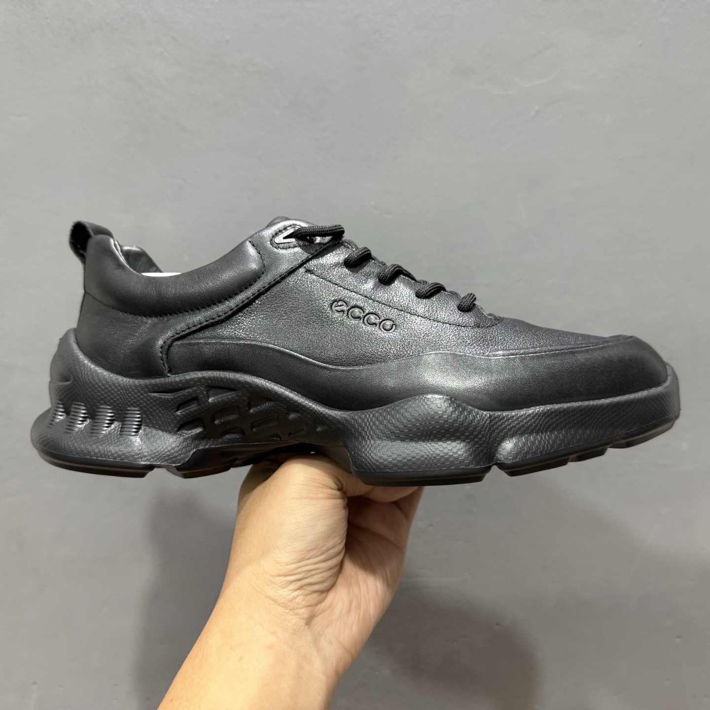 ECCO爱步运动鞋男鞋 秋冬真皮休闲防滑跑步鞋 健步BIOM系列黑武士