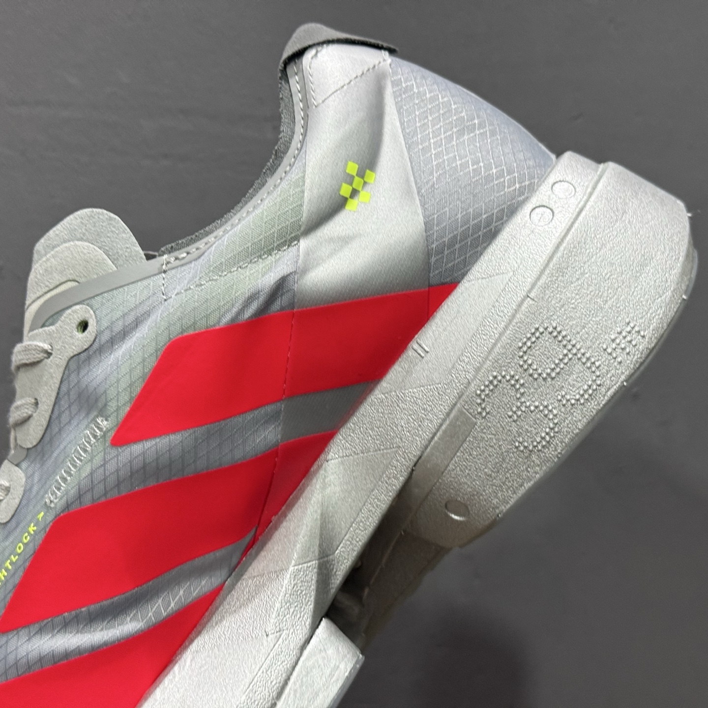 外贸版 AdidAdizero Adios 4 M JR6372 阿迪透气轻盈低帮跑步鞋