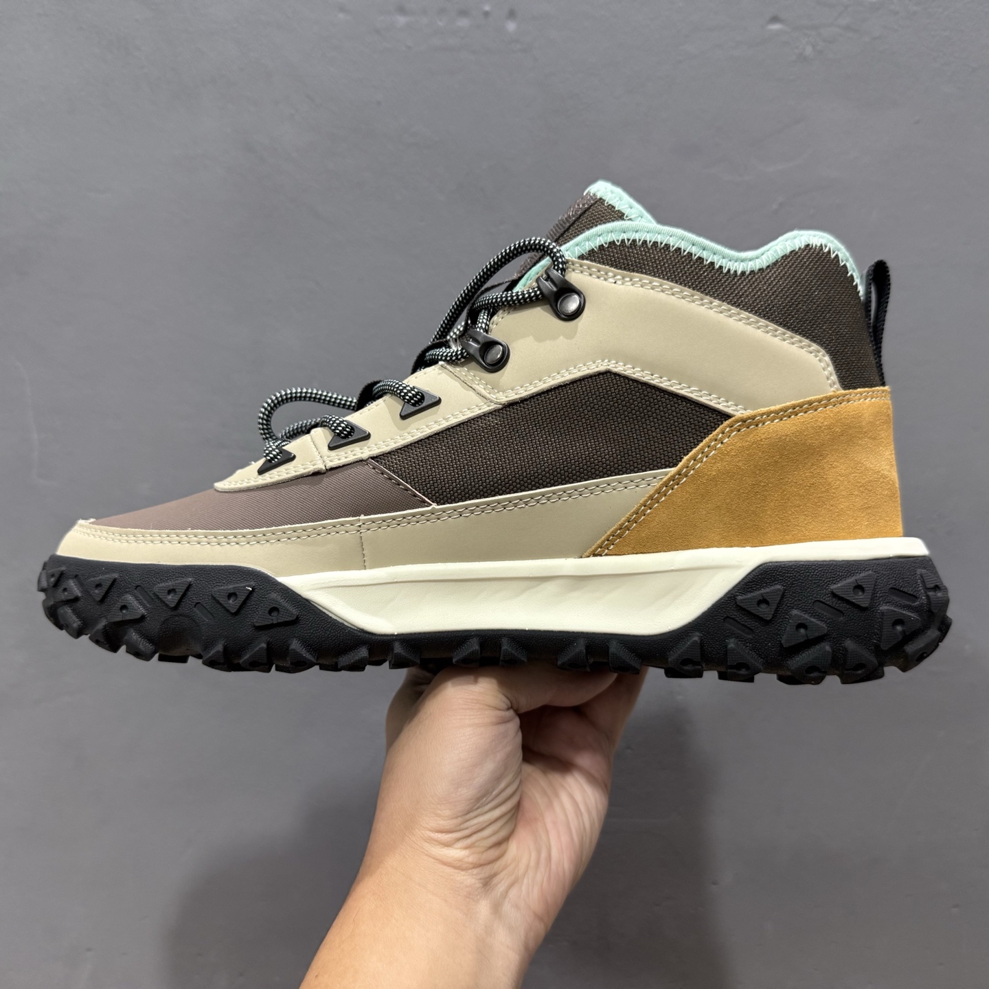 独家实拍Timberland添柏岚/天伯伦 户外中帮休闲马丁靴系列 TB0A5VA33