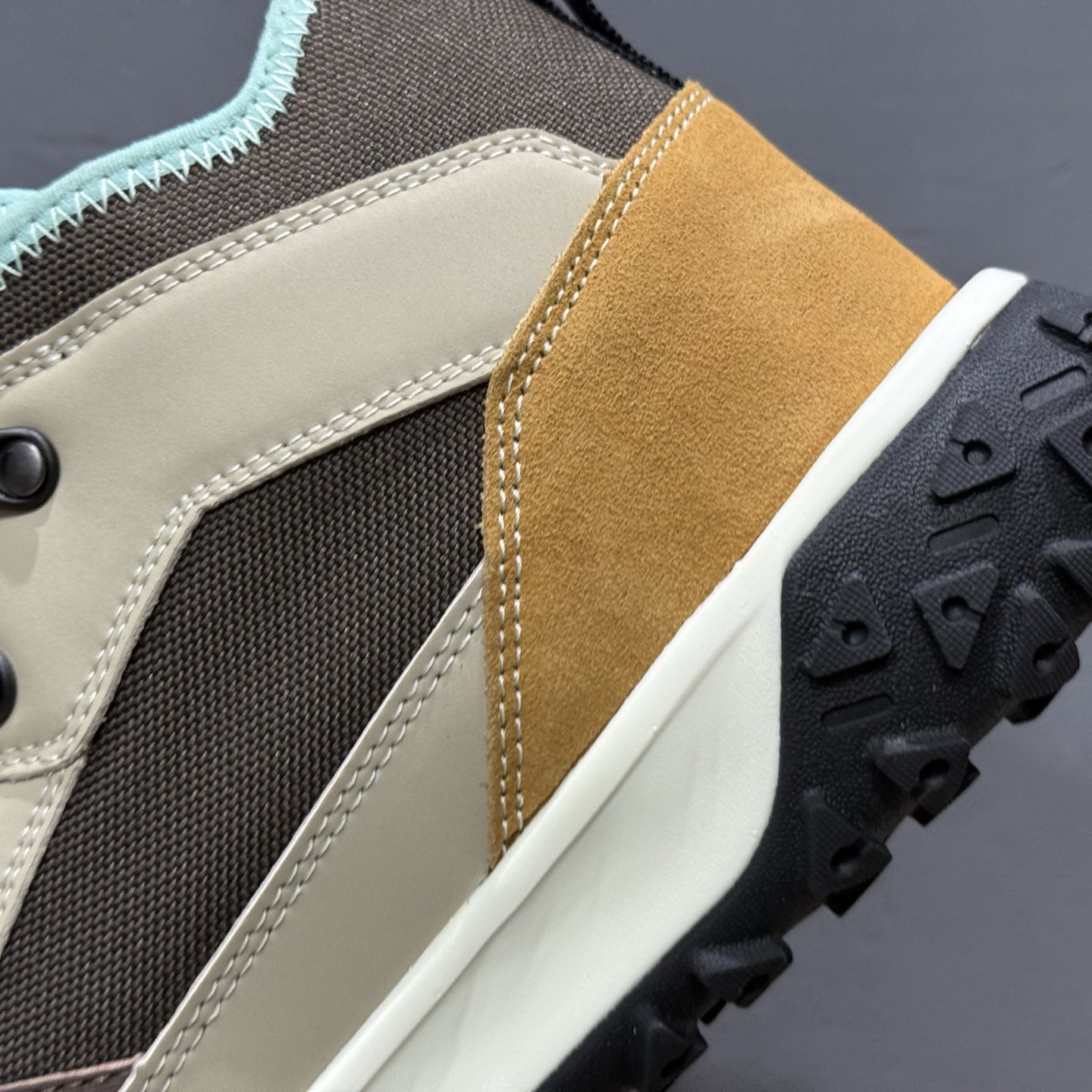 独家实拍Timberland添柏岚/天伯伦 户外中帮休闲马丁靴系列 TB0A5VA33