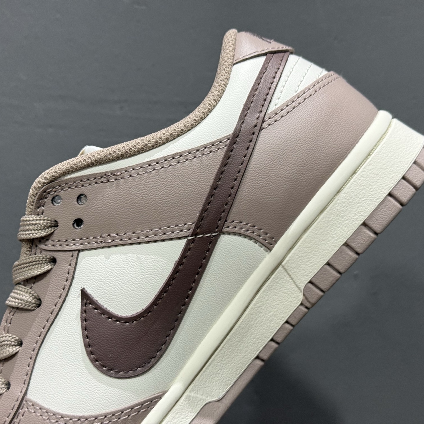 YC版Nike Dunk Low 米棕 此款以简约大方的造型设计 DD1503-125