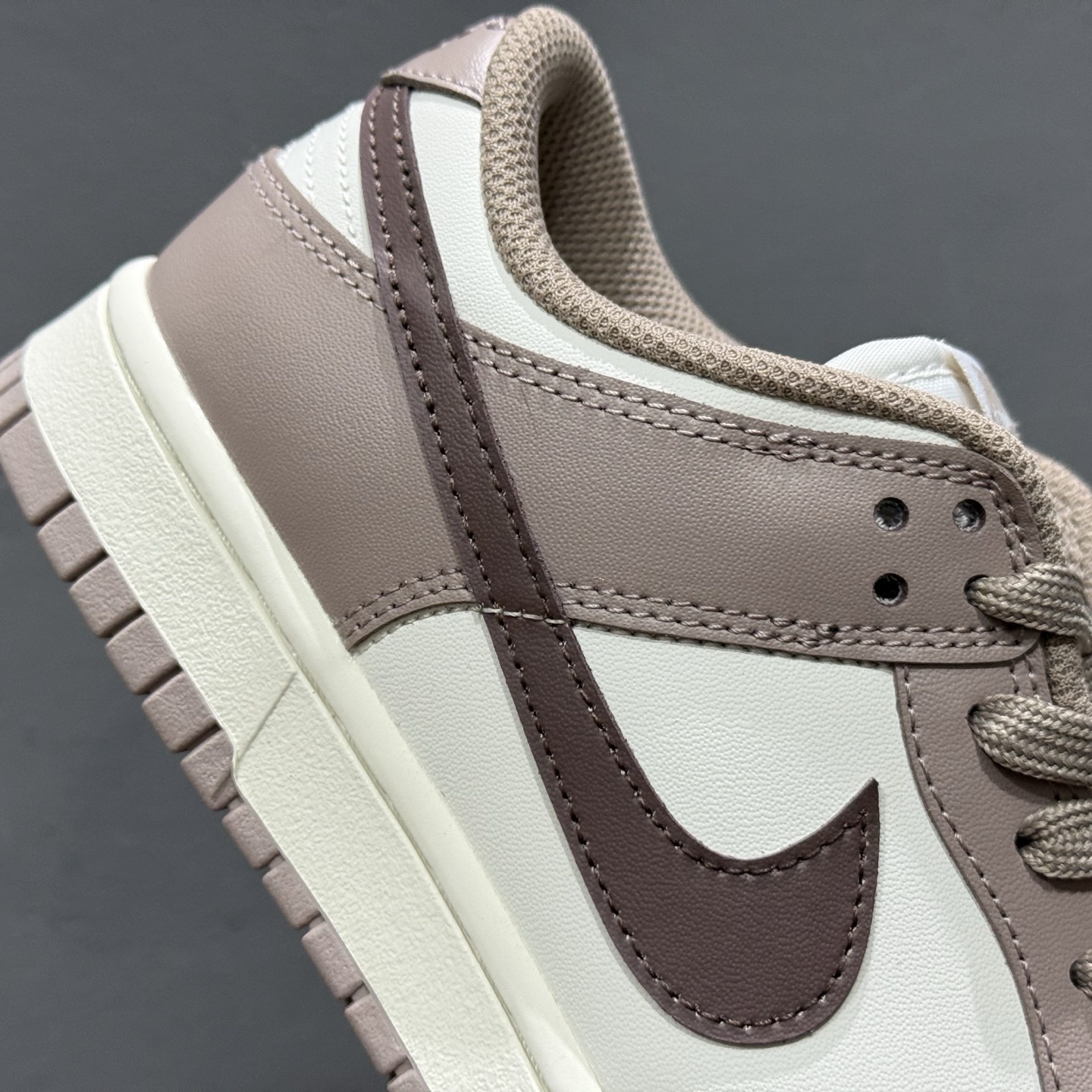 YC版Nike Dunk Low 米棕 此款以简约大方的造型设计 DD1503-125
