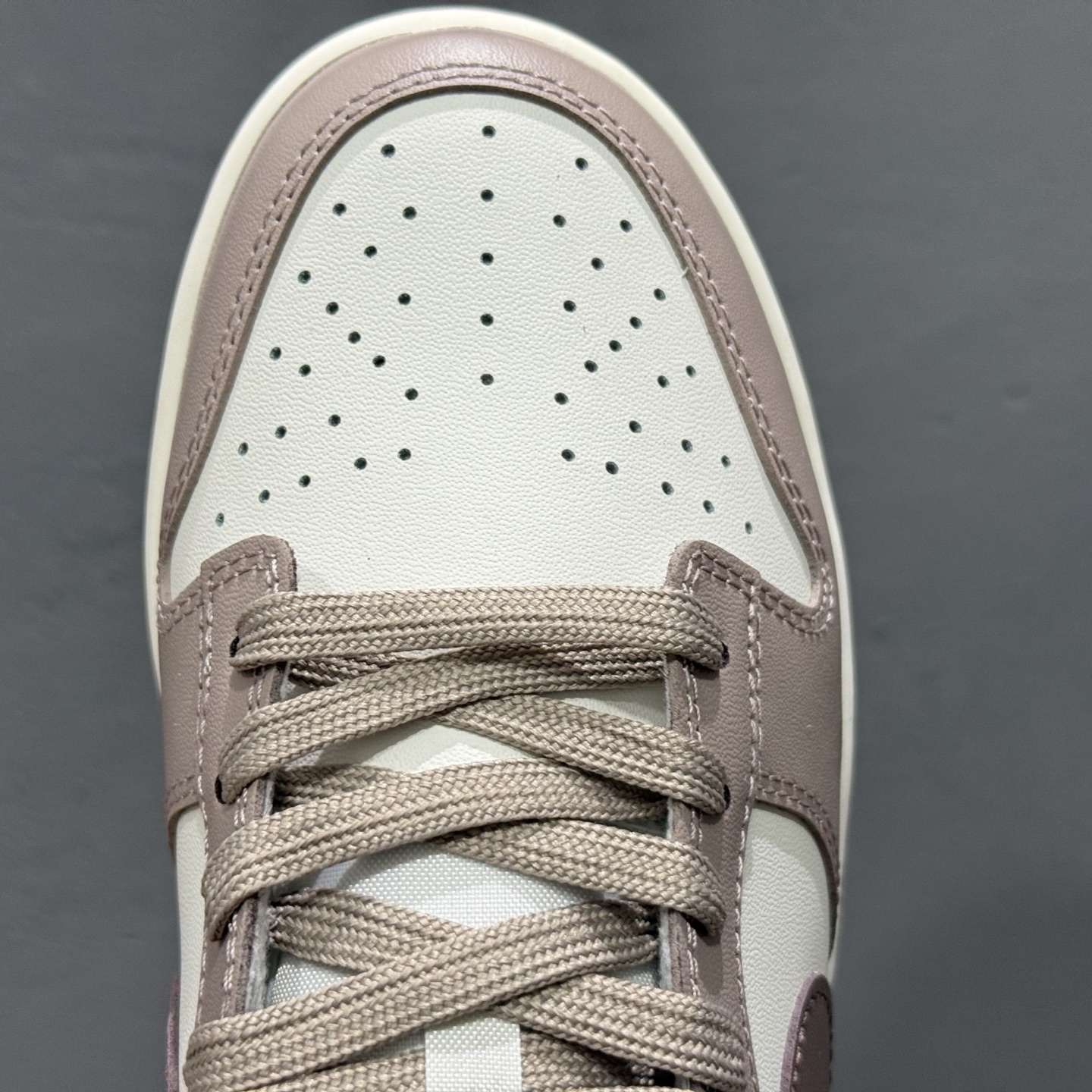 YC版Nike Dunk Low 米棕 此款以简约大方的造型设计 DD1503-125