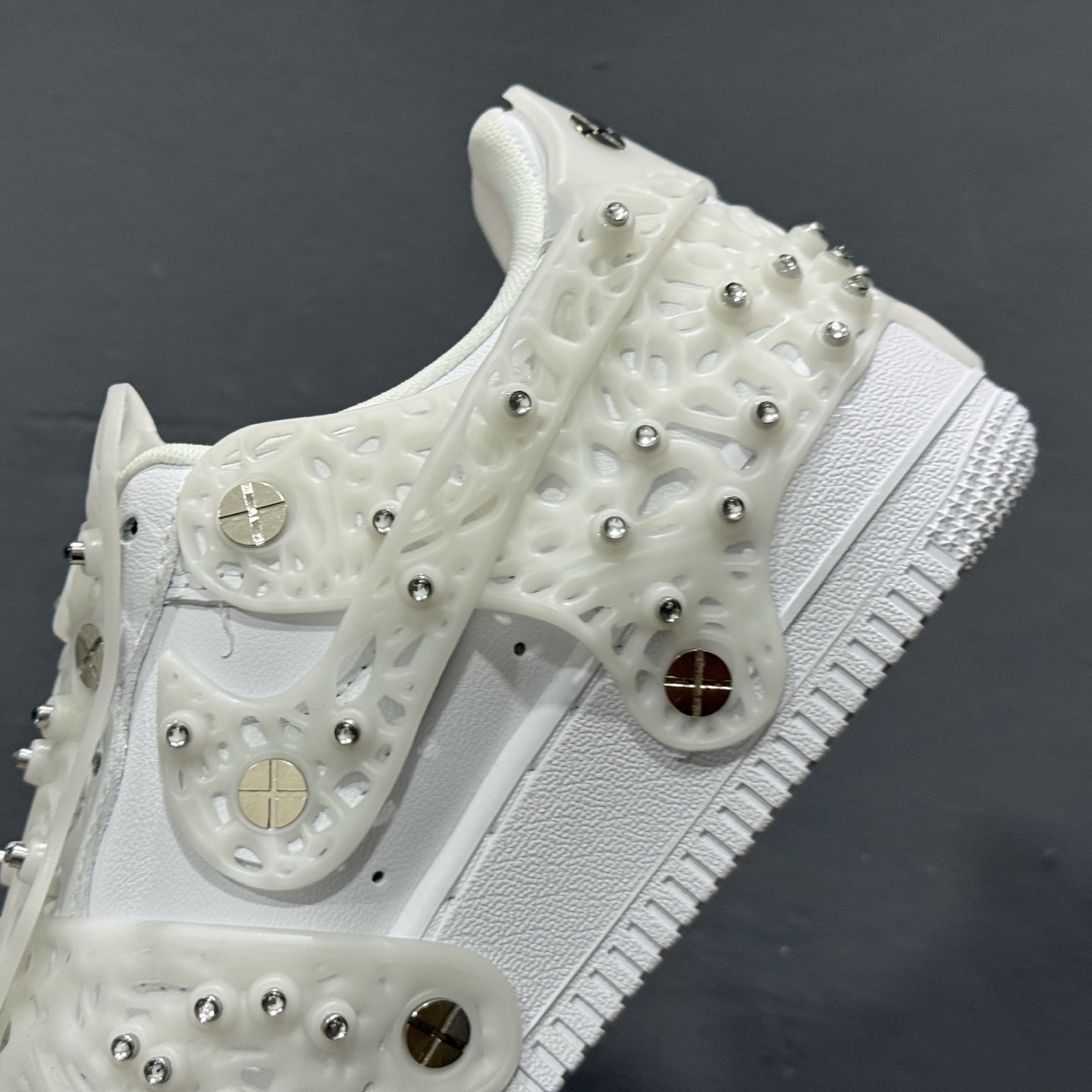 Nike Air Force1 LXX 施华洛世奇联名 板鞋 CV7668-001 Nike Air Force1 LXX 施华洛世奇联名 板鞋 CV7668-001