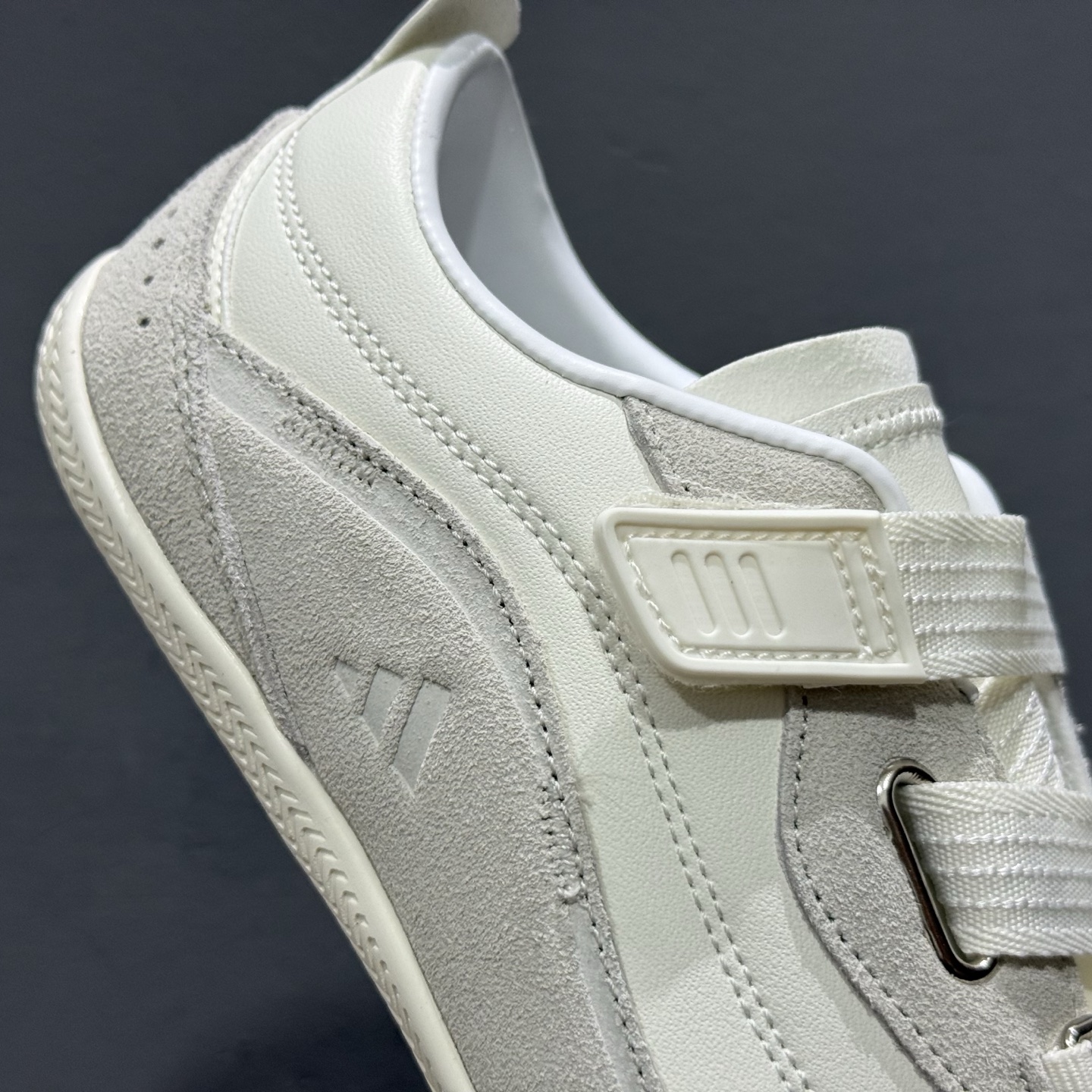 AdidUrban Reverie JQ9390 阿迪舒适时尚魔术贴防滑耐磨生活休闲鞋