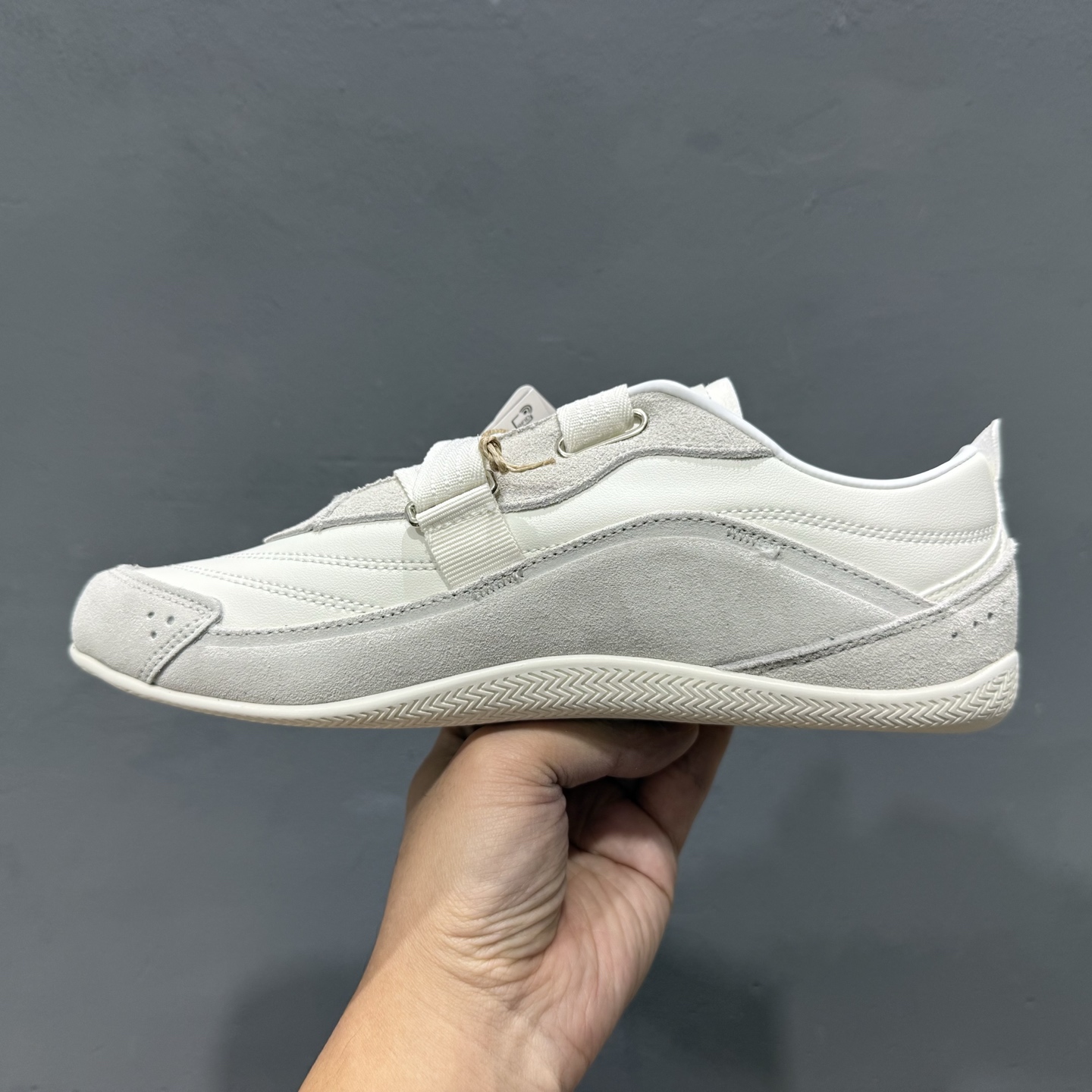 AdidUrban Reverie JQ9390 阿迪舒适时尚魔术贴防滑耐磨生活休闲鞋