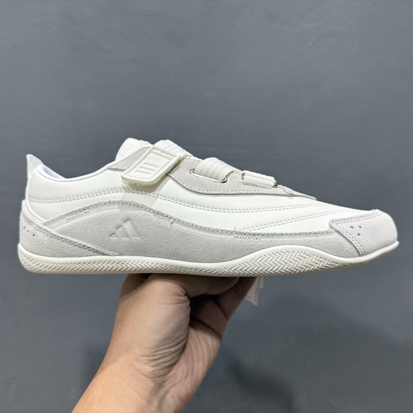 AdidUrban Reverie JQ9390 阿迪舒适时尚魔术贴防滑耐磨生活休闲鞋