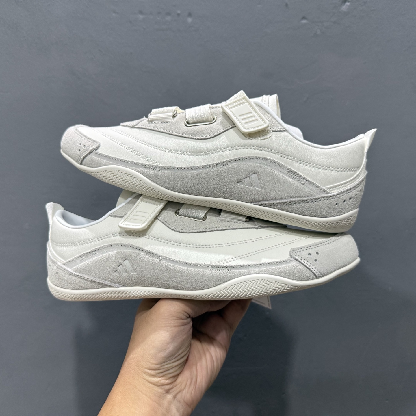 AdidUrban Reverie JQ9390 阿迪舒适时尚魔术贴防滑耐磨生活休闲鞋