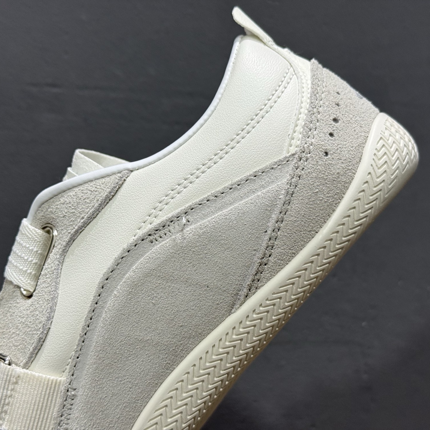 AdidUrban Reverie JQ9390 阿迪舒适时尚魔术贴防滑耐磨生活休闲鞋