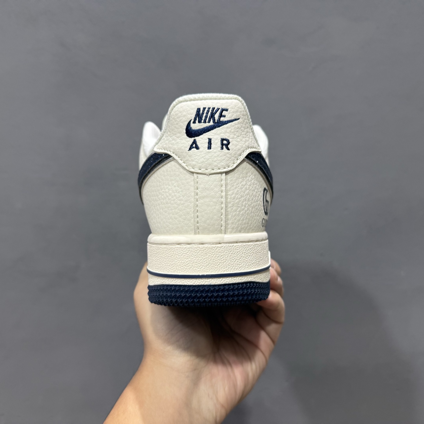 古驰联名白黑灰勾 NIke Air Force 1 ‘07 Low 空军一号 低帮 运动鞋 休闲鞋 QY6818-610 古驰联名白黑灰勾 NIke Air Force 1 ‘07 Low 空军一号 低帮 运动鞋 休闲鞋 QY6818-610