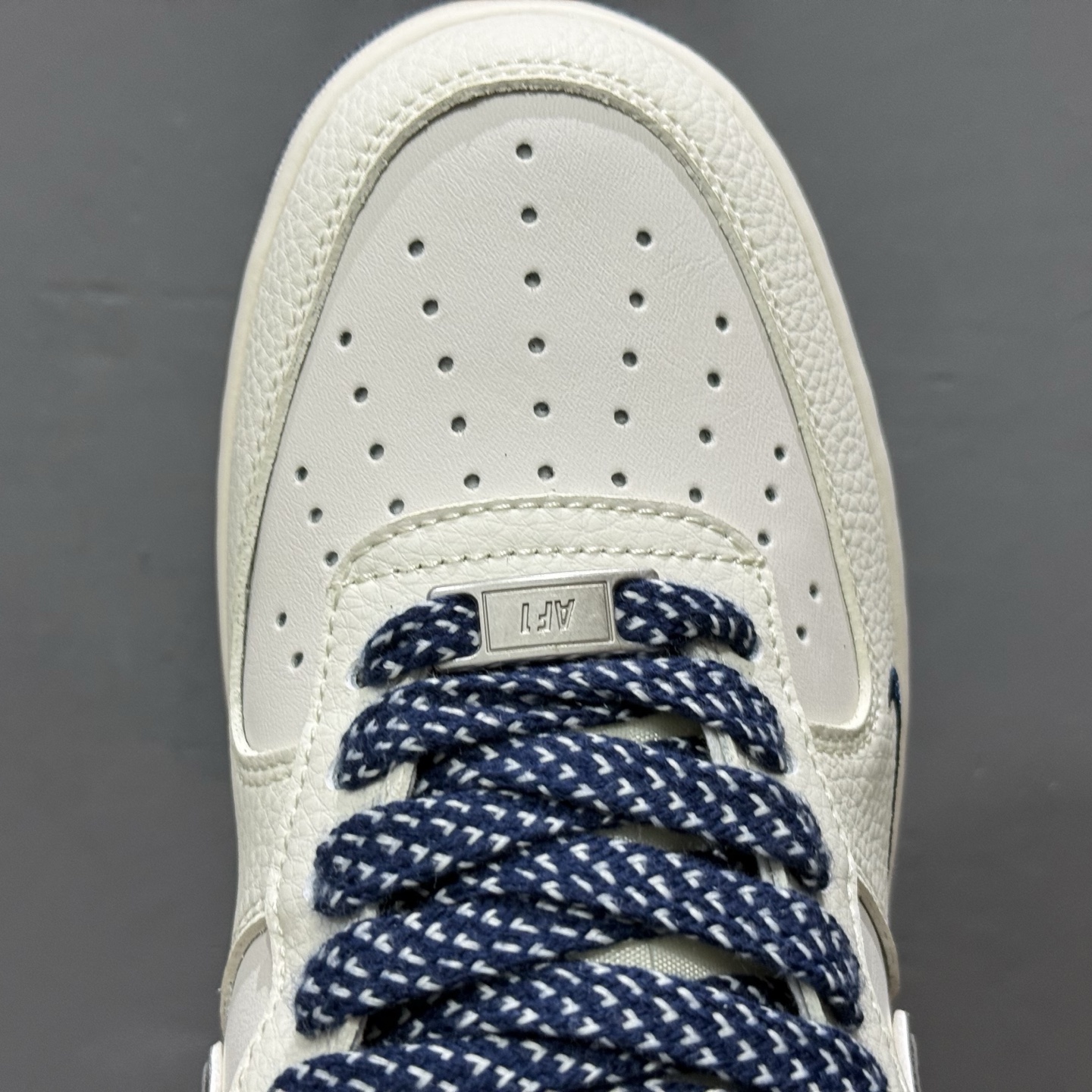 古驰联名白黑灰勾 NIke Air Force 1 ‘07 Low 空军一号 低帮 运动鞋 休闲鞋 QY6818-610 古驰联名白黑灰勾 NIke Air Force 1 ‘07 Low 空军一号 低帮 运动鞋 休闲鞋 QY6818-610