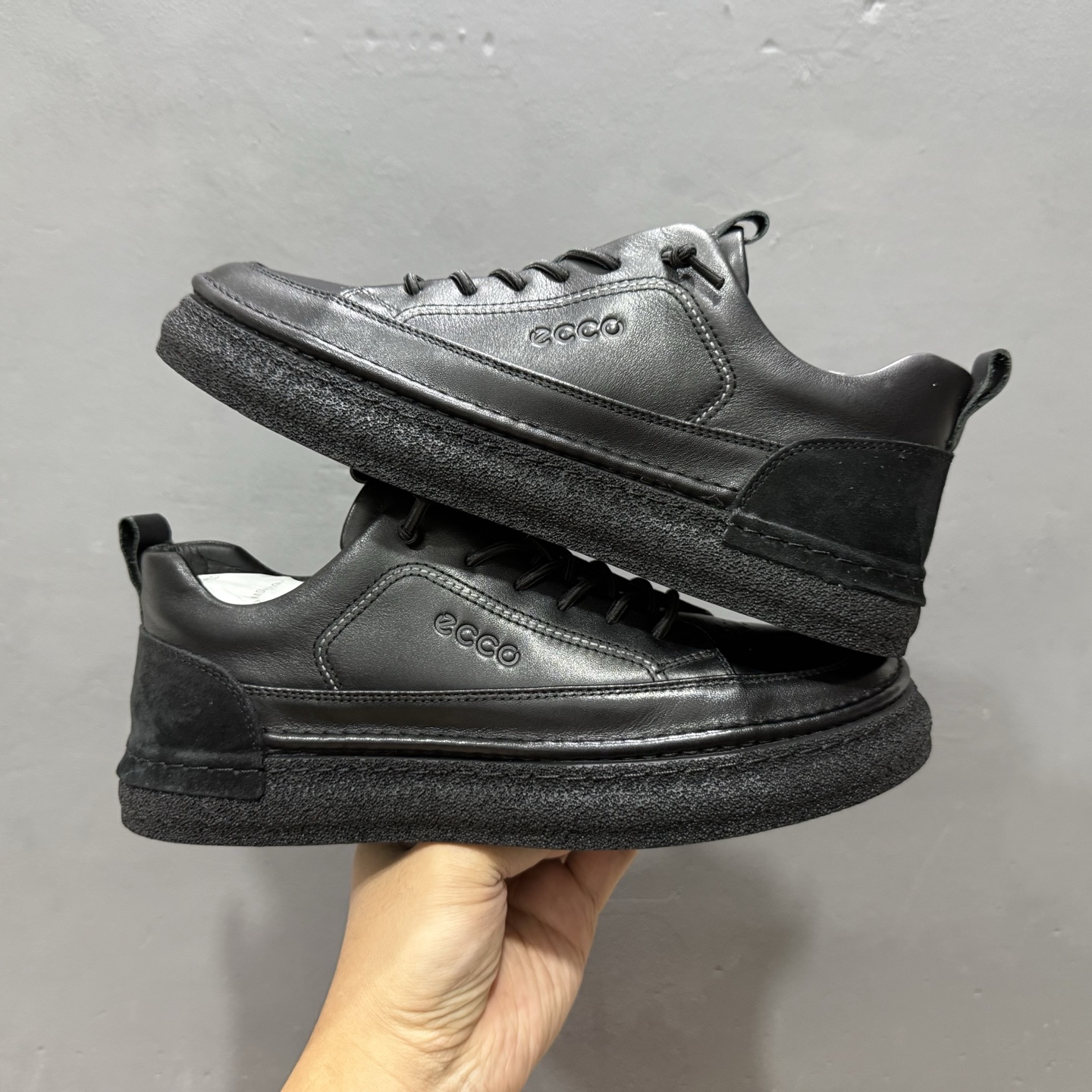 ECCO爱步男士休闲鞋 百搭防滑平底鞋 简约时尚街头户外鞋