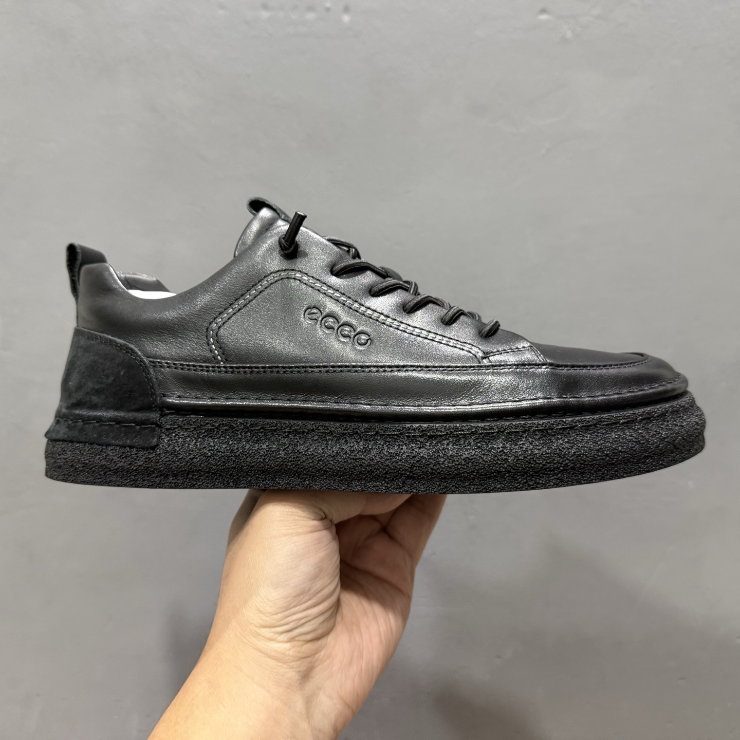 ECCO爱步男士休闲鞋 百搭防滑平底鞋 简约时尚街头户外鞋