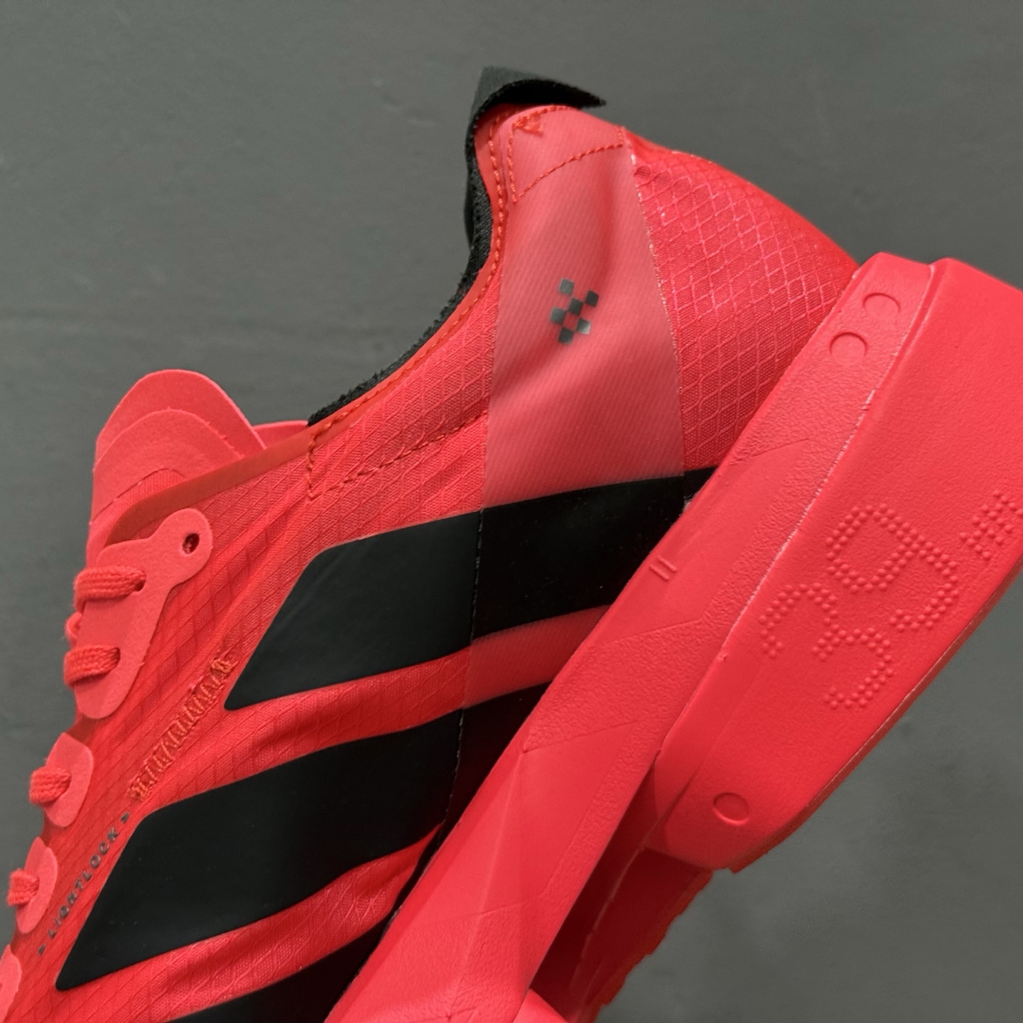 外贸版 AdidAdizero Adios 4 M 阿迪透气轻盈低帮跑步鞋 JR6368