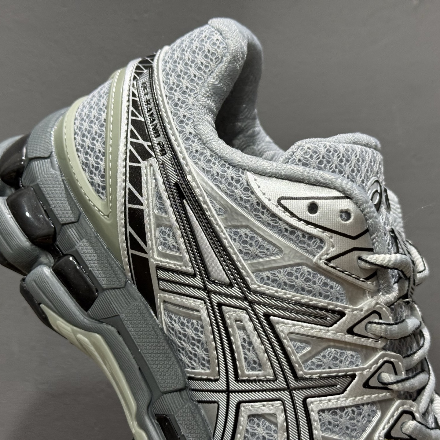 ASICS/亚瑟士GEL-NYC透气网眼鞋面配合部分合成革材质