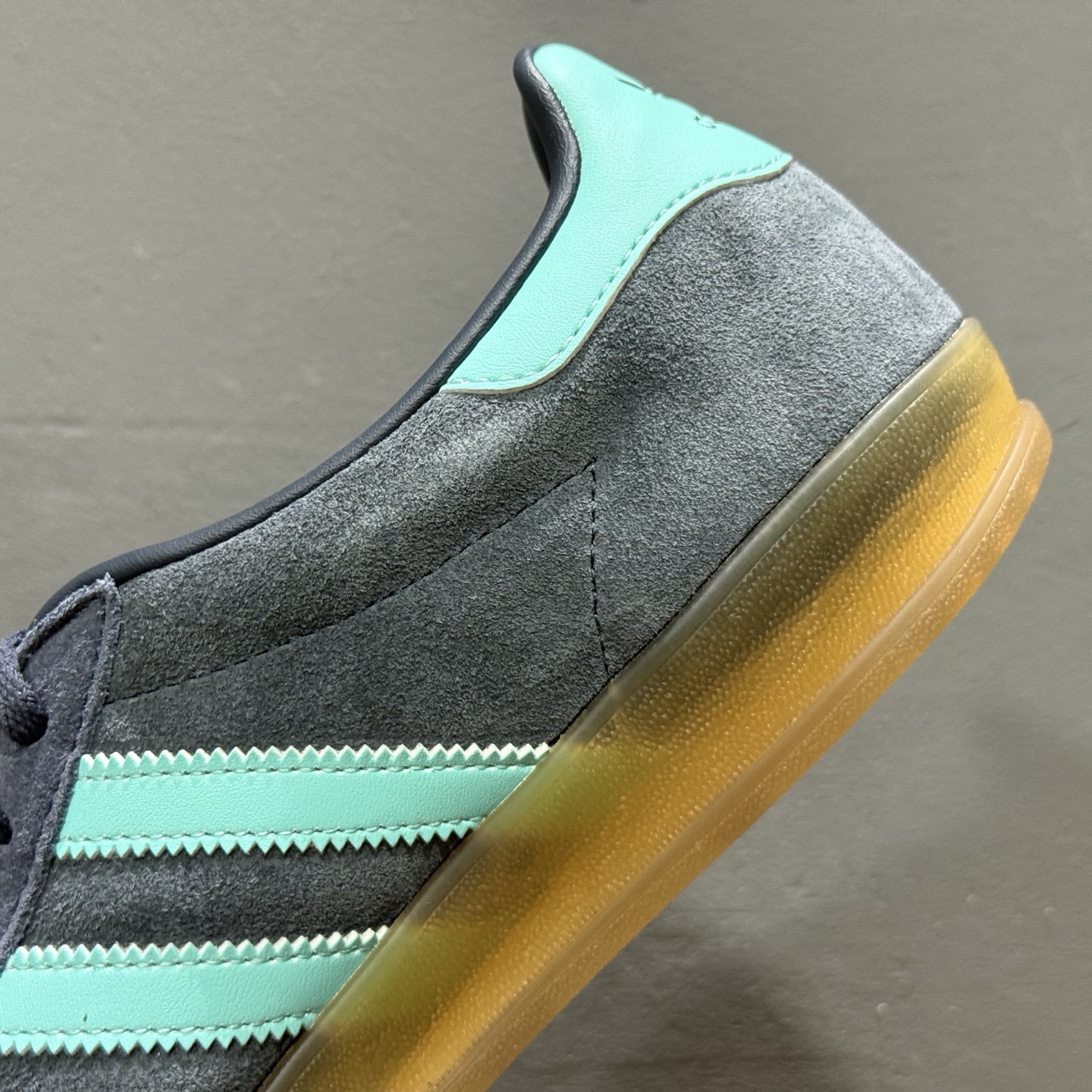 adidOriginals Gazelle INdoor 三叶草休闲防滑耐磨低帮板鞋 JI2587 adidOriginals Gazelle INdoor 三叶草休闲防滑耐磨低帮板鞋 JI2587