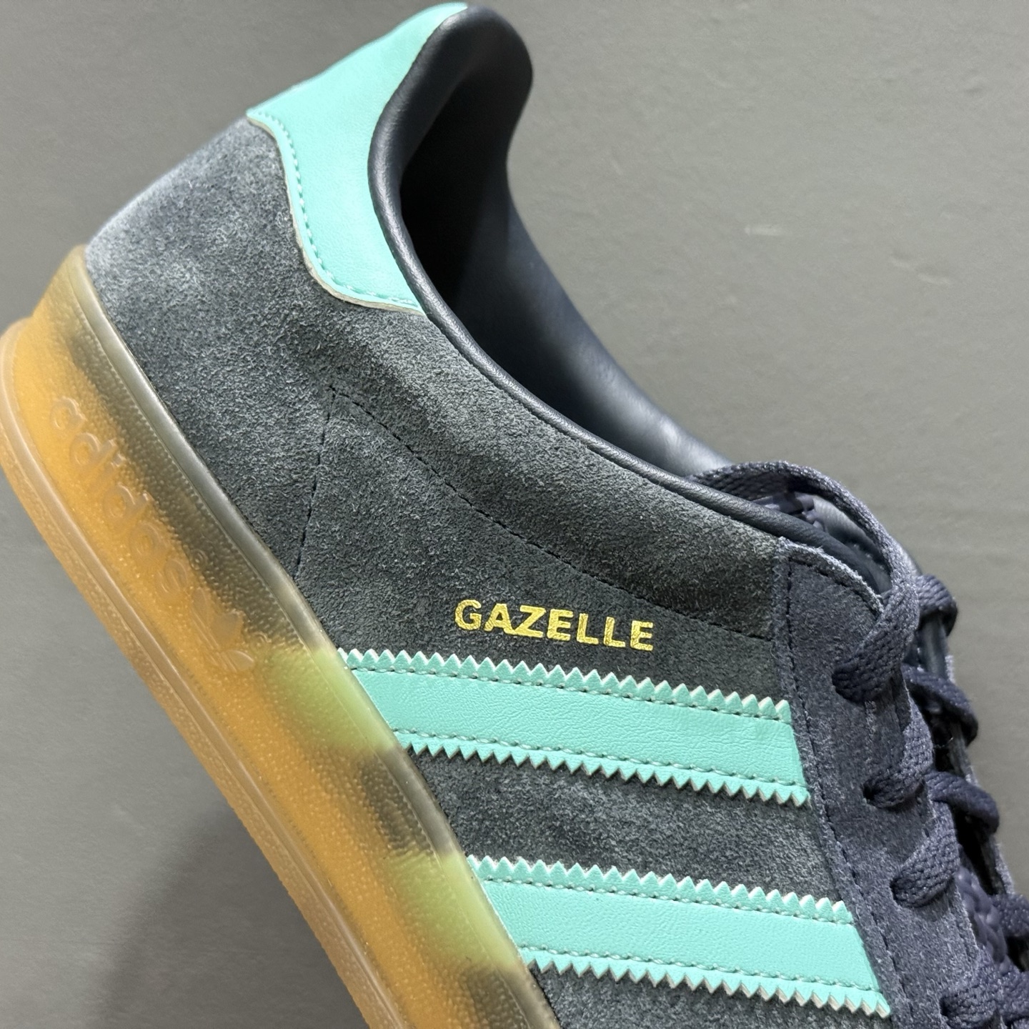 adidOriginals Gazelle INdoor 三叶草休闲防滑耐磨低帮板鞋 JI2587 adidOriginals Gazelle INdoor 三叶草休闲防滑耐磨低帮板鞋 JI2587