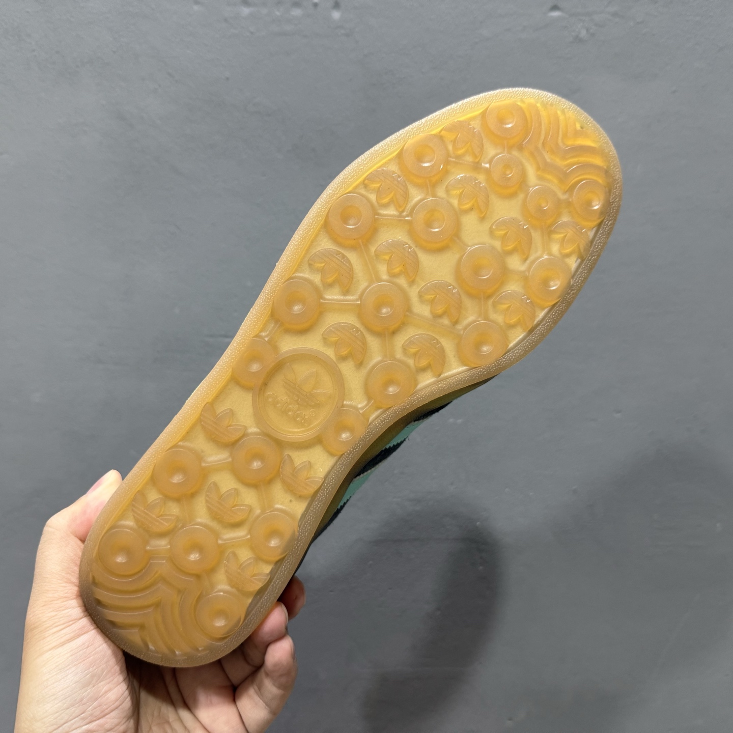 adidOriginals Gazelle INdoor 三叶草休闲防滑耐磨低帮板鞋 JI2587 adidOriginals Gazelle INdoor 三叶草休闲防滑耐磨低帮板鞋 JI2587