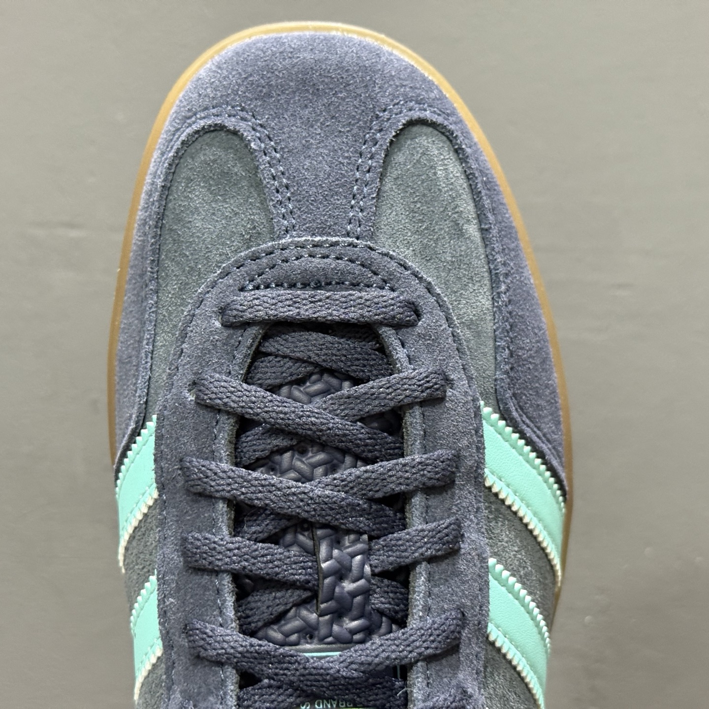 adidOriginals Gazelle INdoor 三叶草休闲防滑耐磨低帮板鞋 JI2587 adidOriginals Gazelle INdoor 三叶草休闲防滑耐磨低帮板鞋 JI2587