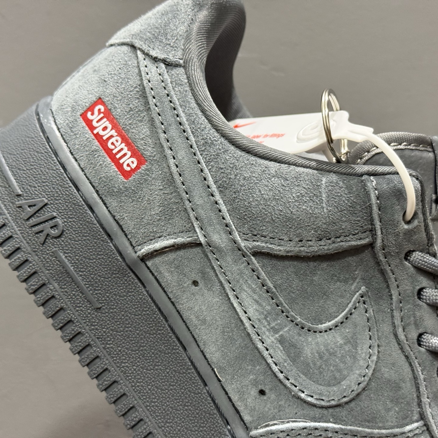 Nike Air Force 1 '07 Low “Supreme联名——全猪八”空军一号 高端定制 低帮 运动鞋 DF0188-115 Nike Air Force 1 '07 Low “Supreme联名——全猪八”空军一号 高端定制 低帮 运动鞋 DF0188-115