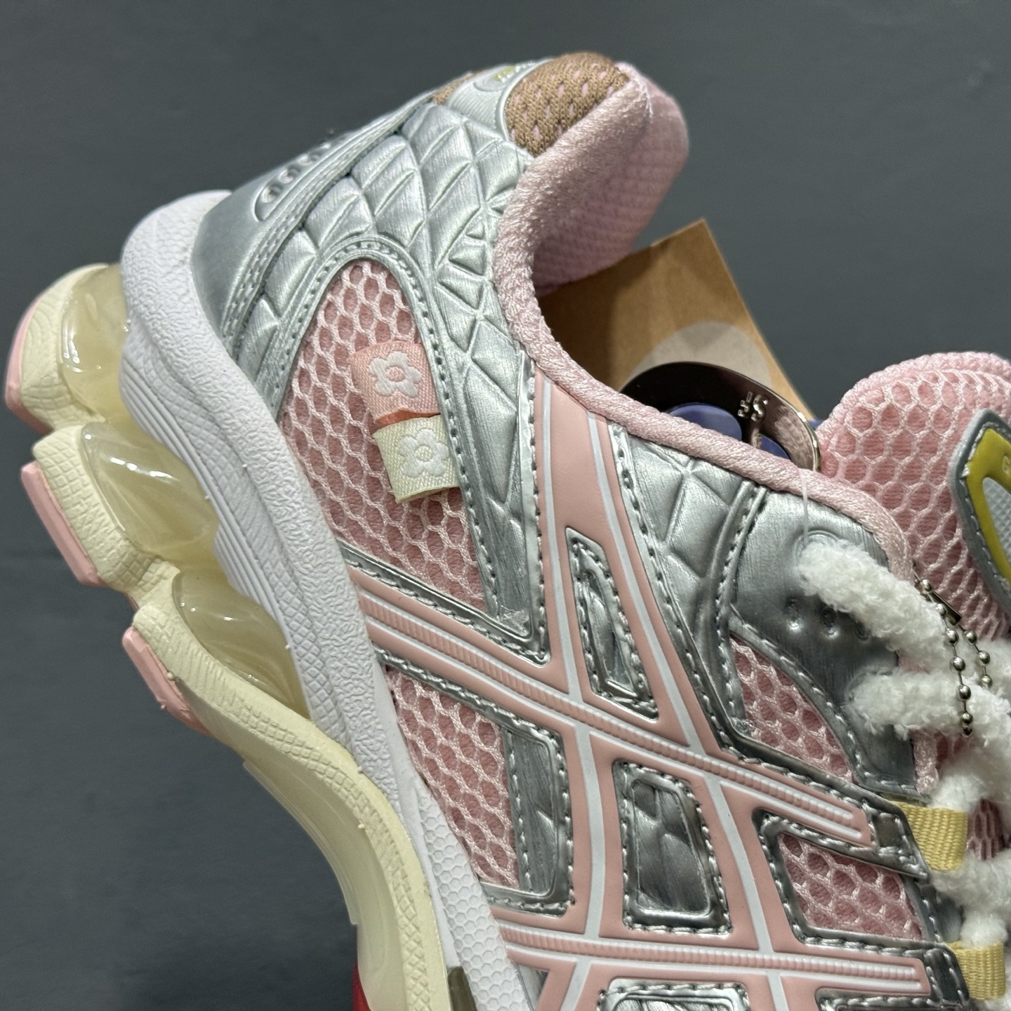 ASICS/亚瑟士GEL-NYC透气网眼鞋面配合部分合成革材质