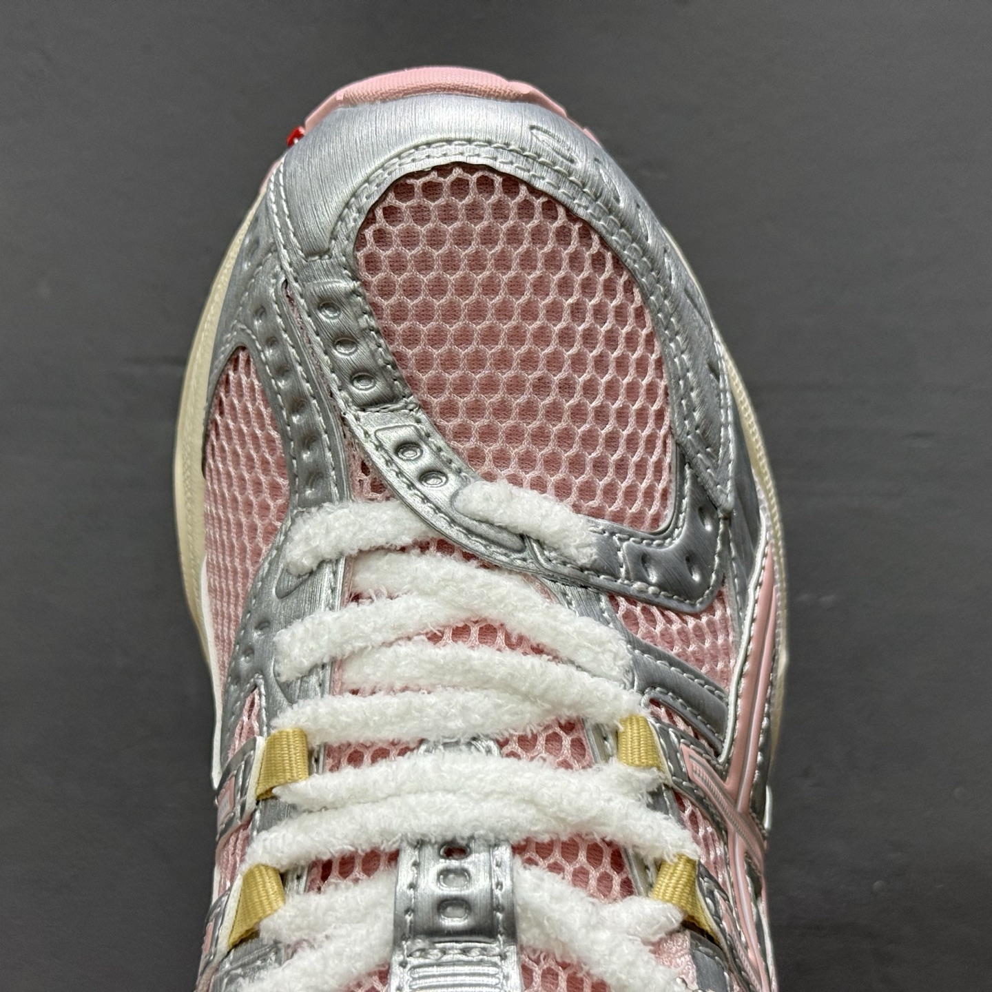 ASICS/亚瑟士GEL-NYC透气网眼鞋面配合部分合成革材质