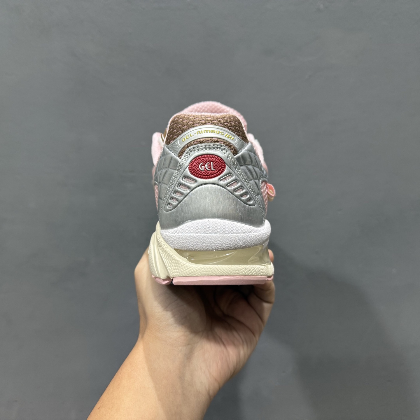 ASICS/亚瑟士GEL-NYC透气网眼鞋面配合部分合成革材质