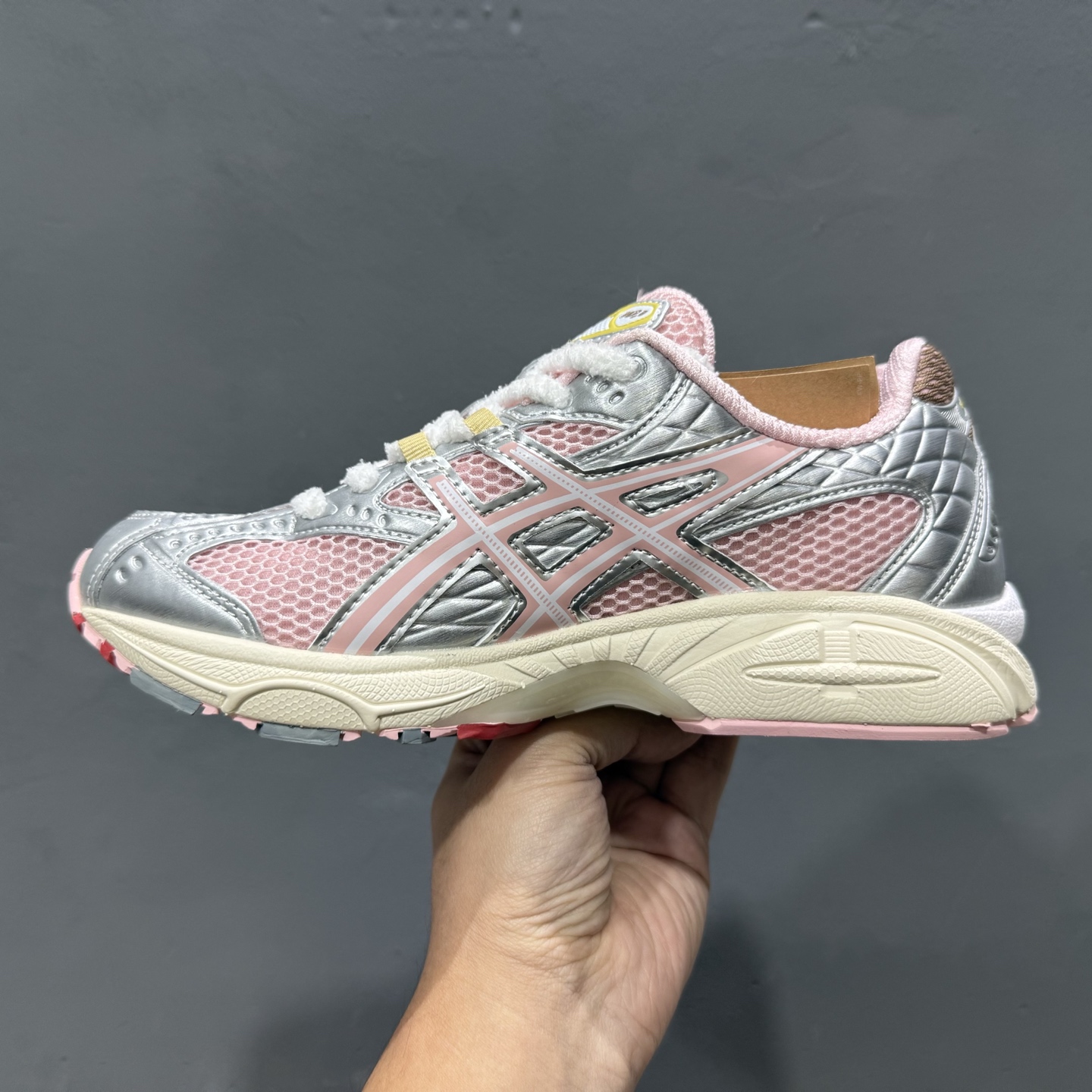 ASICS/亚瑟士GEL-NYC透气网眼鞋面配合部分合成革材质