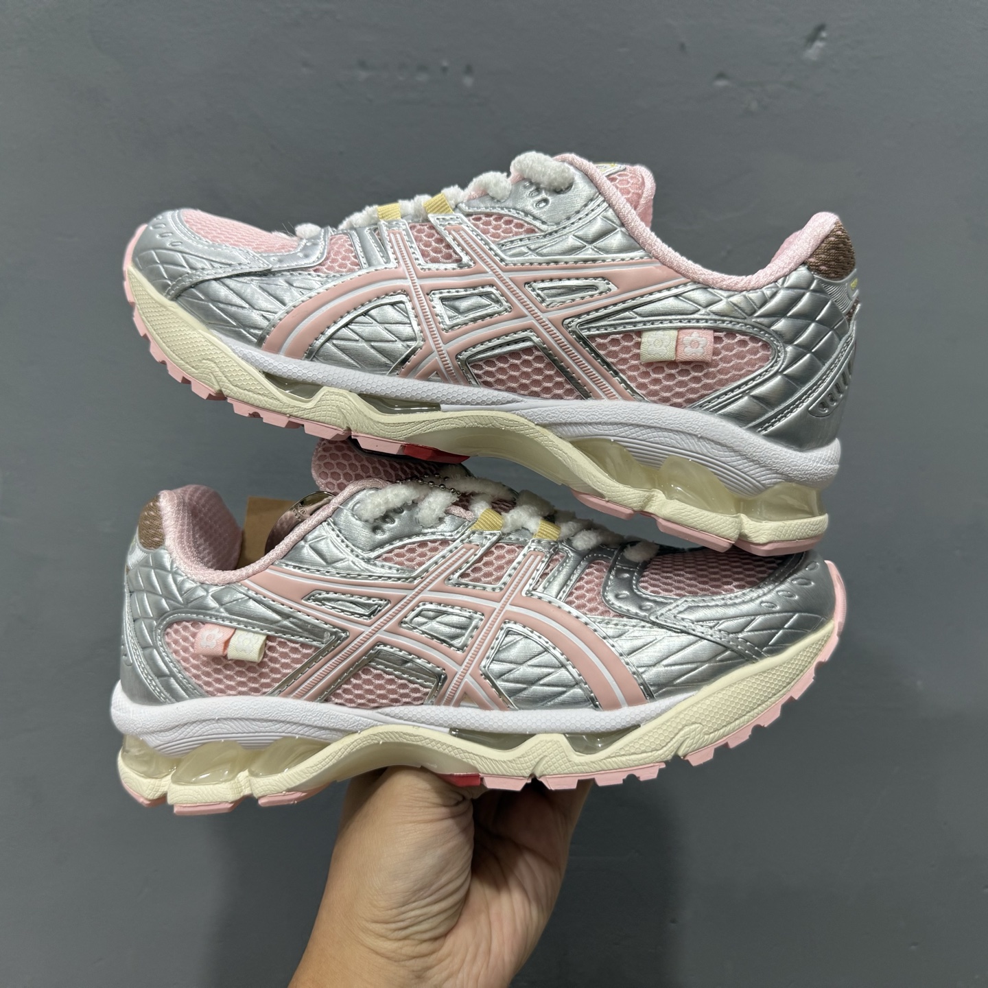 ASICS/亚瑟士GEL-NYC透气网眼鞋面配合部分合成革材质