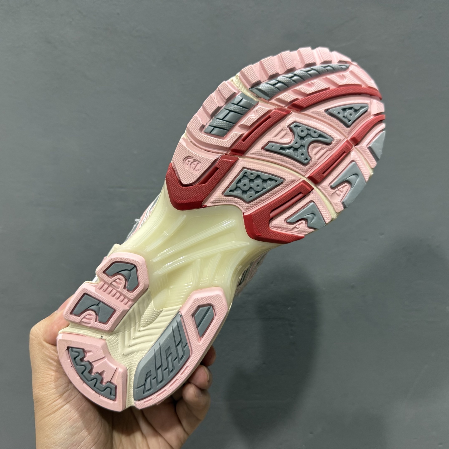 ASICS/亚瑟士GEL-NYC透气网眼鞋面配合部分合成革材质