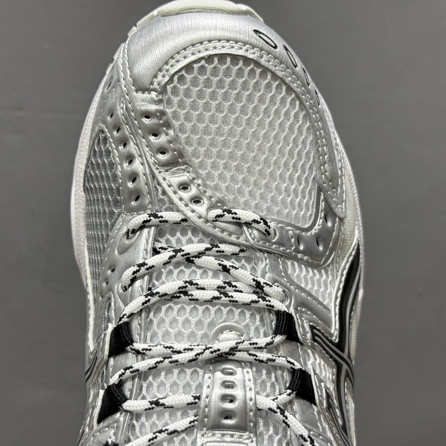 ASICS/亚瑟士GEL-NYC透气网眼鞋面配合部分合成革材质