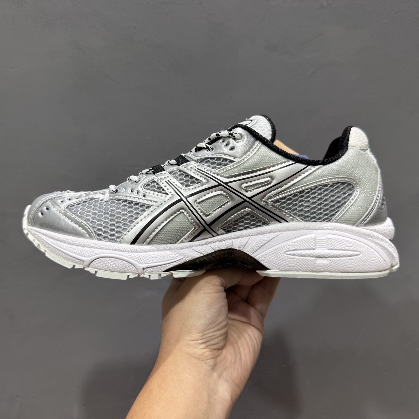 ASICS/亚瑟士GEL-NYC透气网眼鞋面配合部分合成革材质