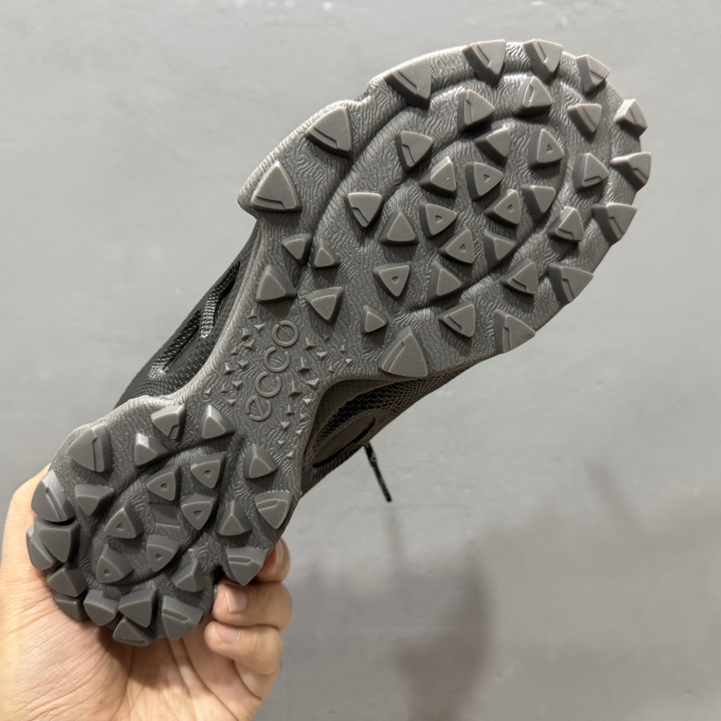 ECCO爱步男鞋2025新款运动鞋防水透气户外健步鞋BIOMC踪迹系列