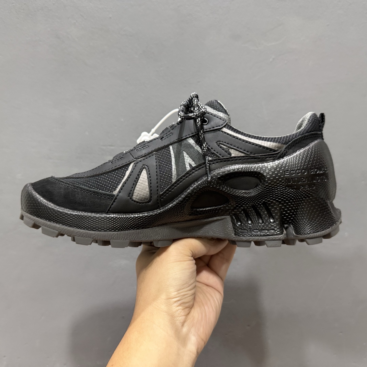 ECCO爱步男鞋2025新款运动鞋防水透气户外健步鞋BIOMC踪迹系列