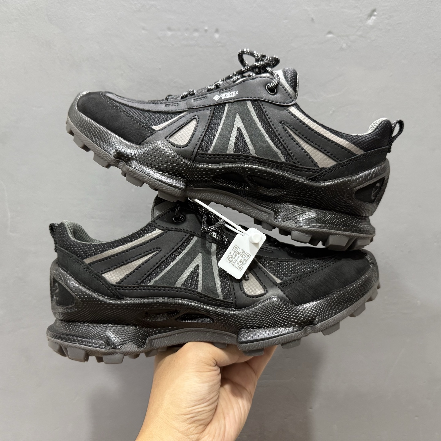 ECCO爱步男鞋2025新款运动鞋防水透气户外健步鞋BIOMC踪迹系列