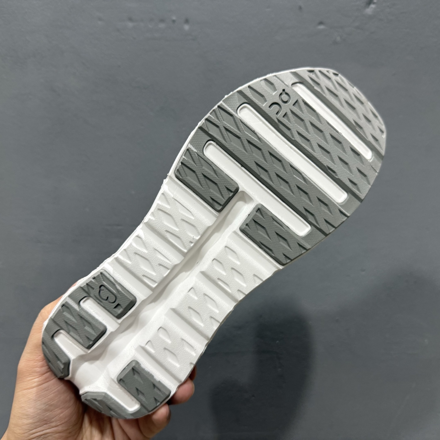 独家实拍昂跑 Cloud 6 系列 网面透气运动鞋跑步鞋