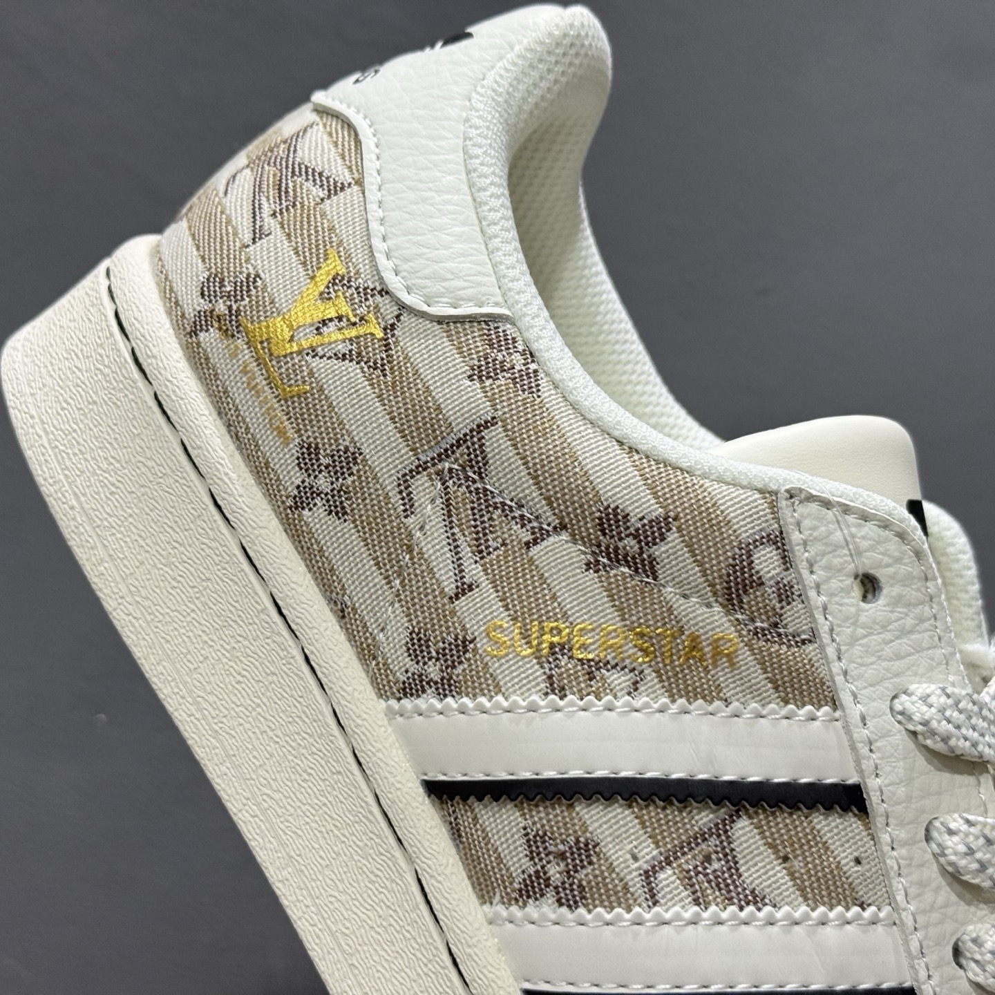 独家实拍 AD Originals lv联名款黑白金配色 贝壳头 JY8920 独家实拍 AD Originals lv联名款黑白金配色 贝壳头 JY8920