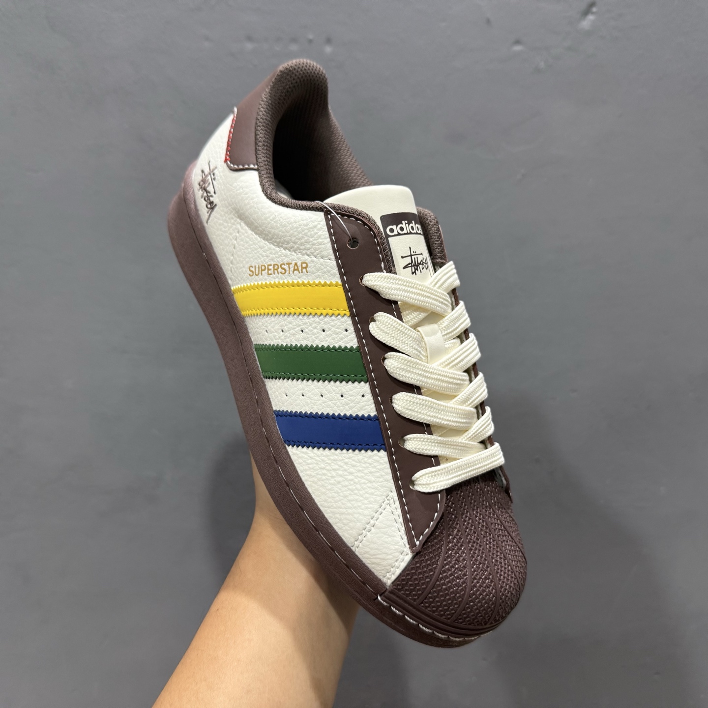 独家实拍AdidOriginals Superstar 斯图西联名款 白棕配色 JY8919