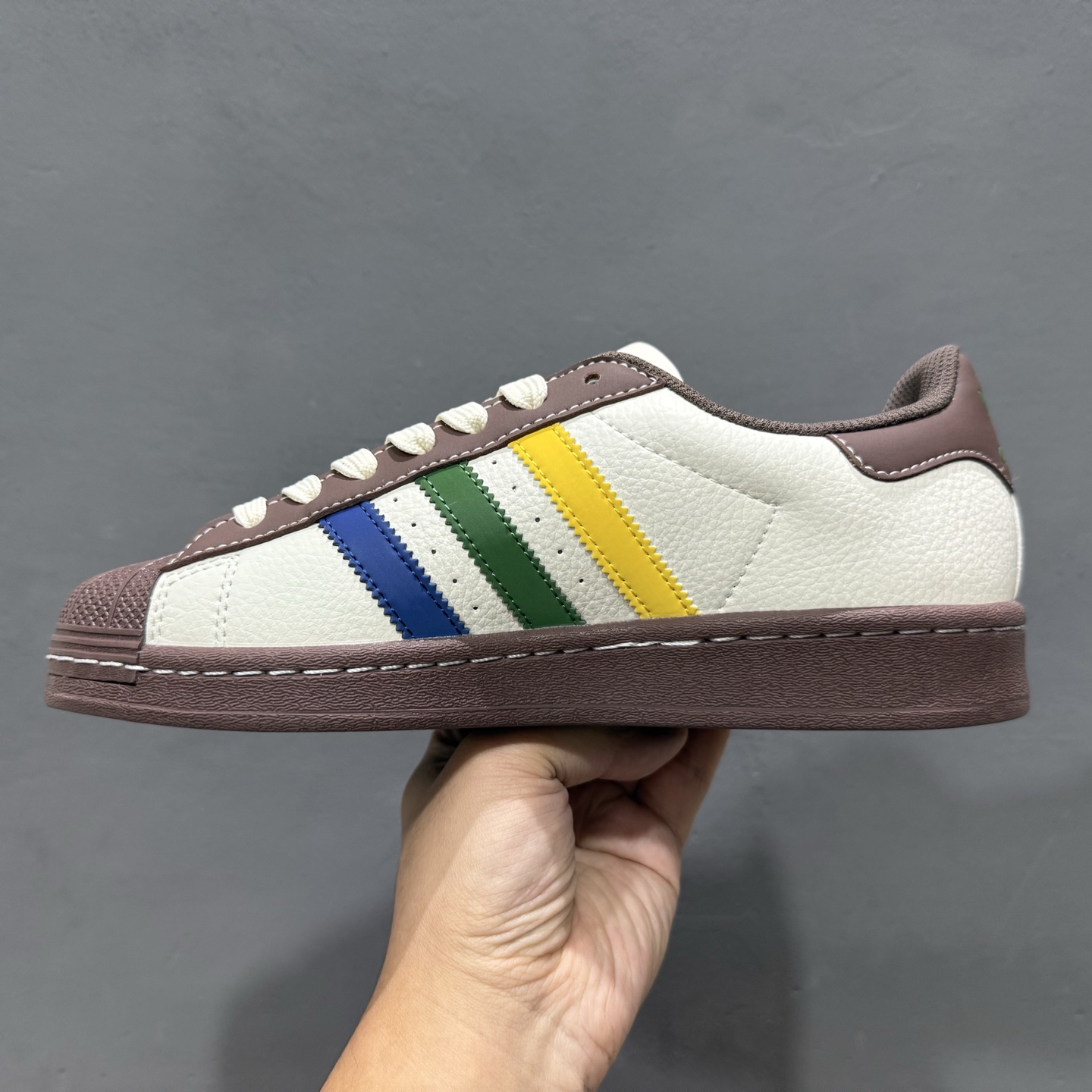 独家实拍AdidOriginals Superstar 斯图西联名款 白棕配色 JY8919