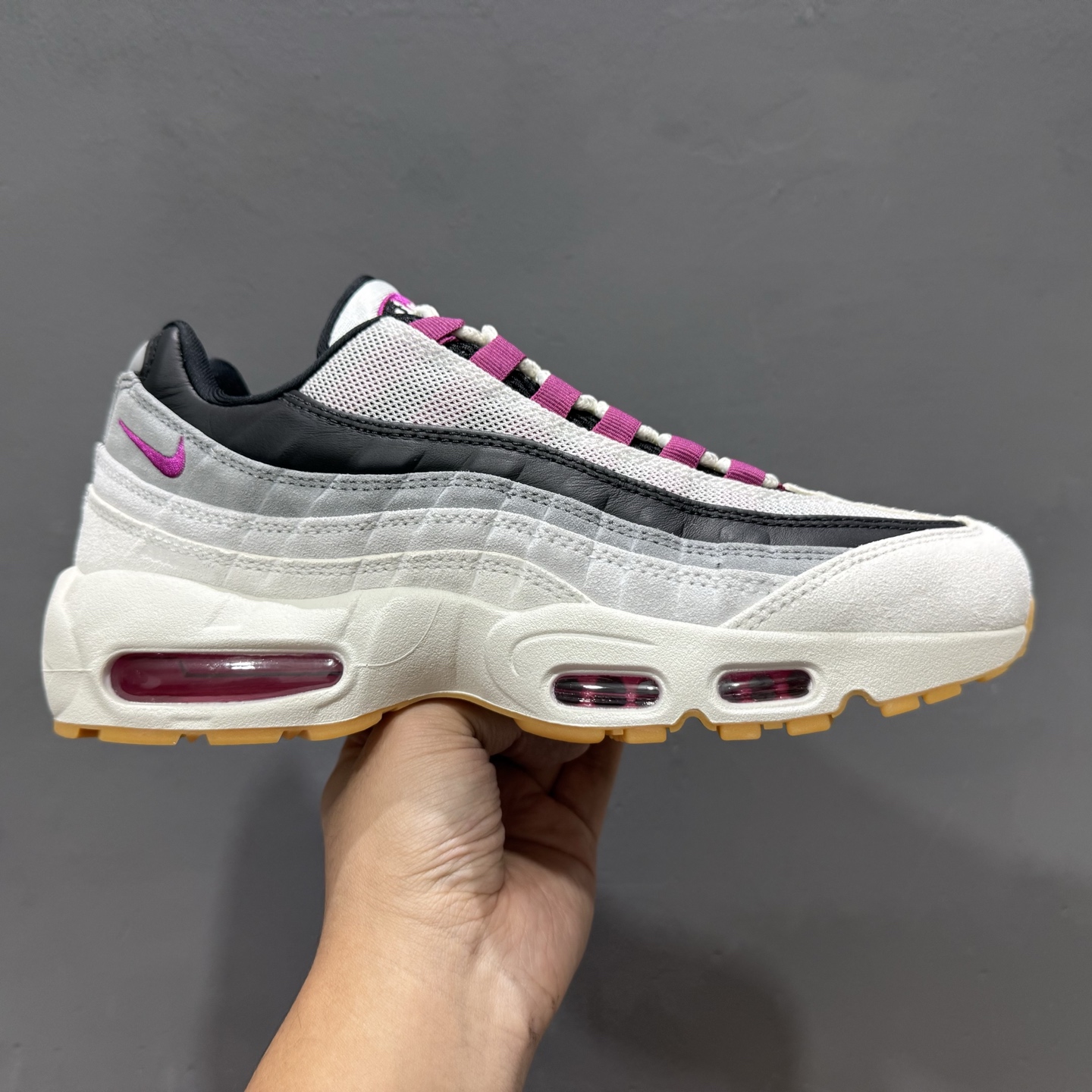 Nike Air Max 95复古減震气垫跑鞋 HF7545-100